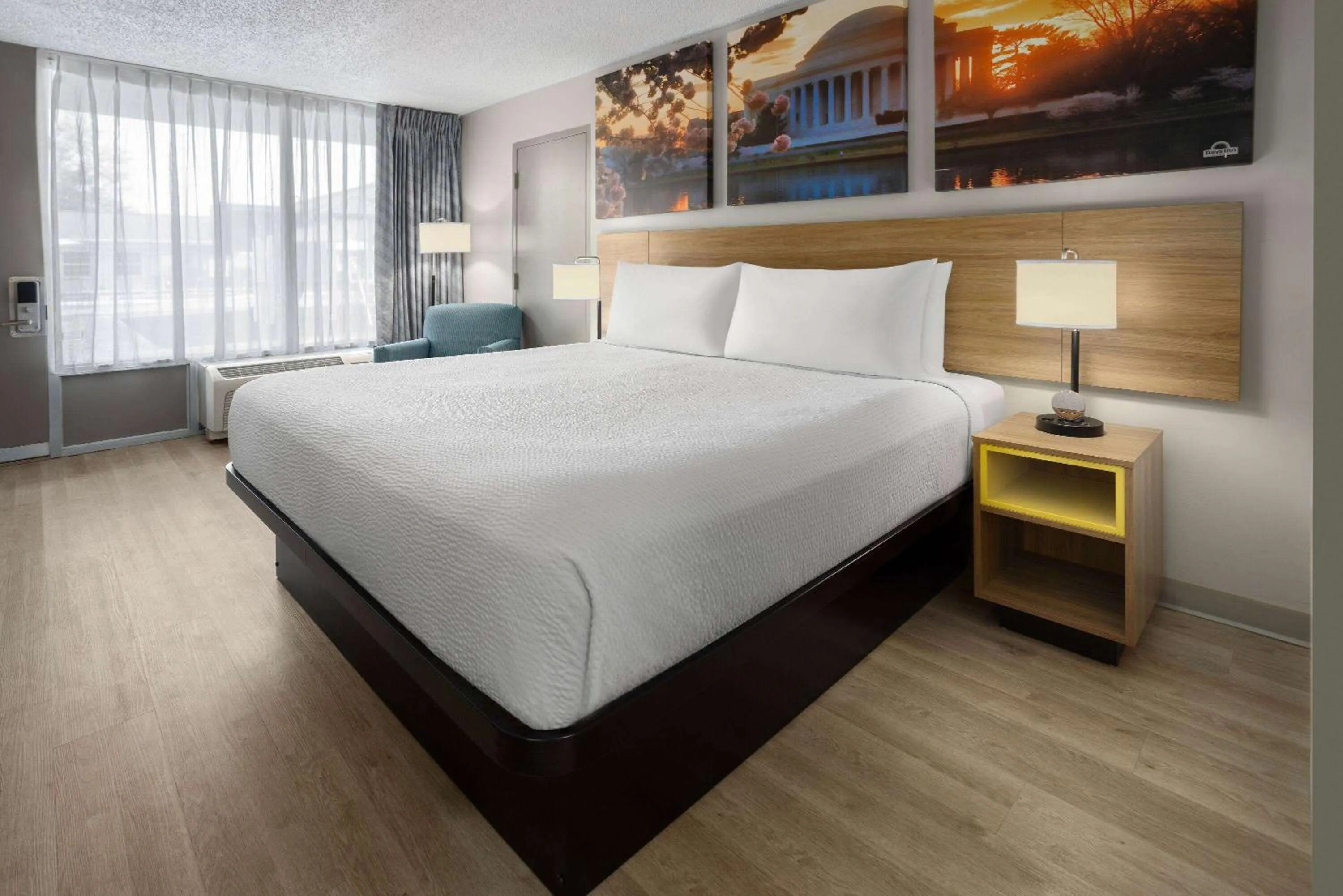 King Room - Disability Access/Non-Smoking in Days Inn of Frederick by Wyndham