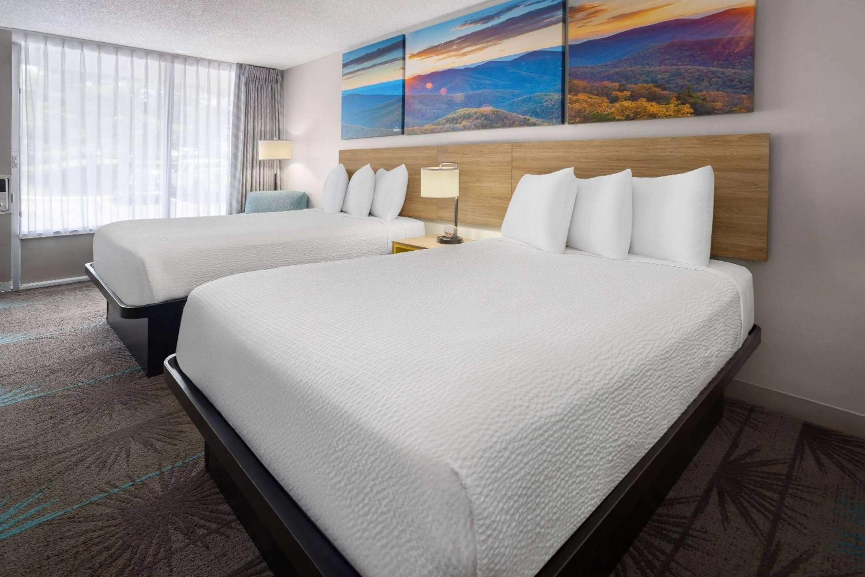 Deluxe Double Room with Two Double Beds - Smoking in Days Inn of Frederick by Wyndham