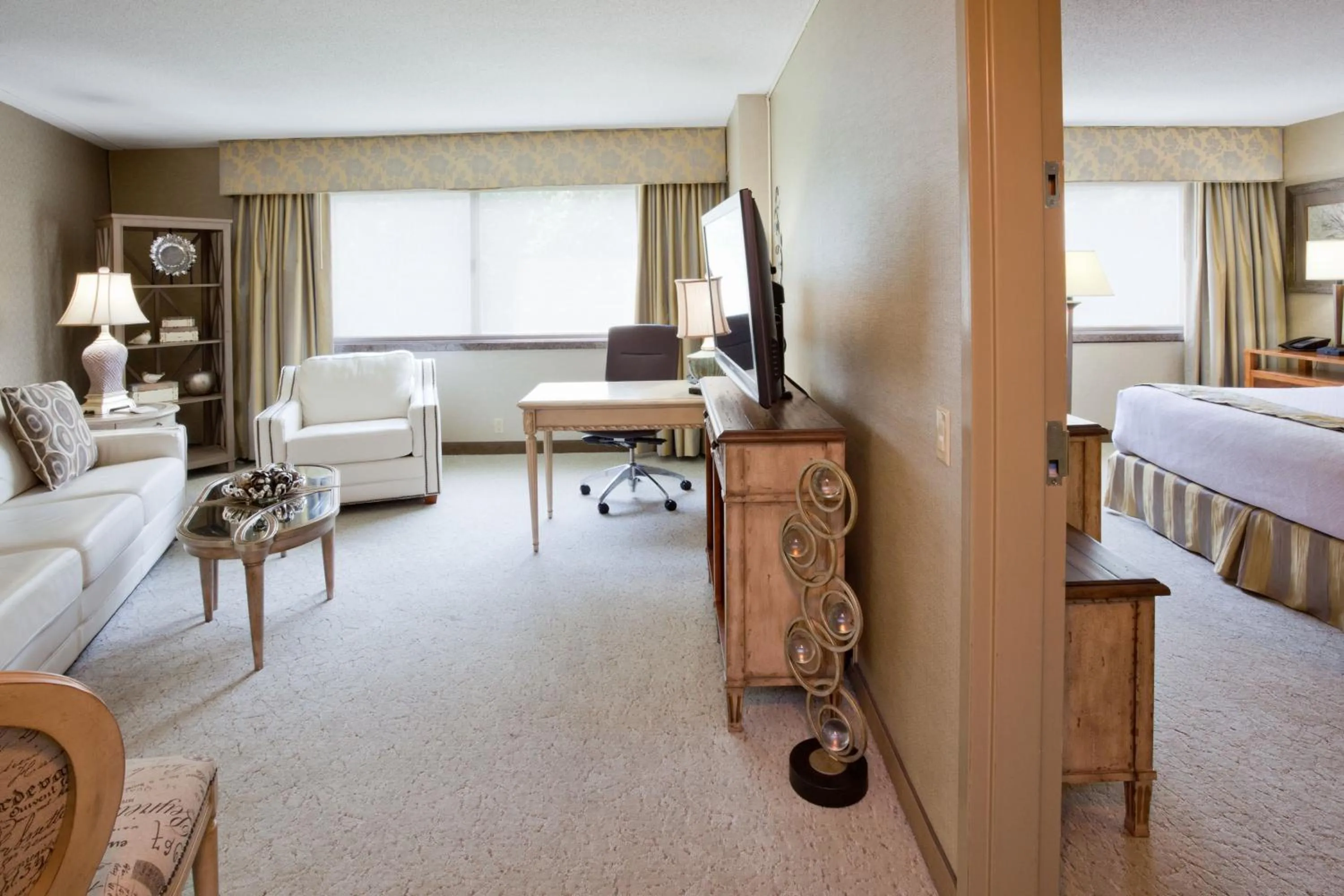 One-Bedroom Suite in Crowne Plaza Minneapolis West by IHG