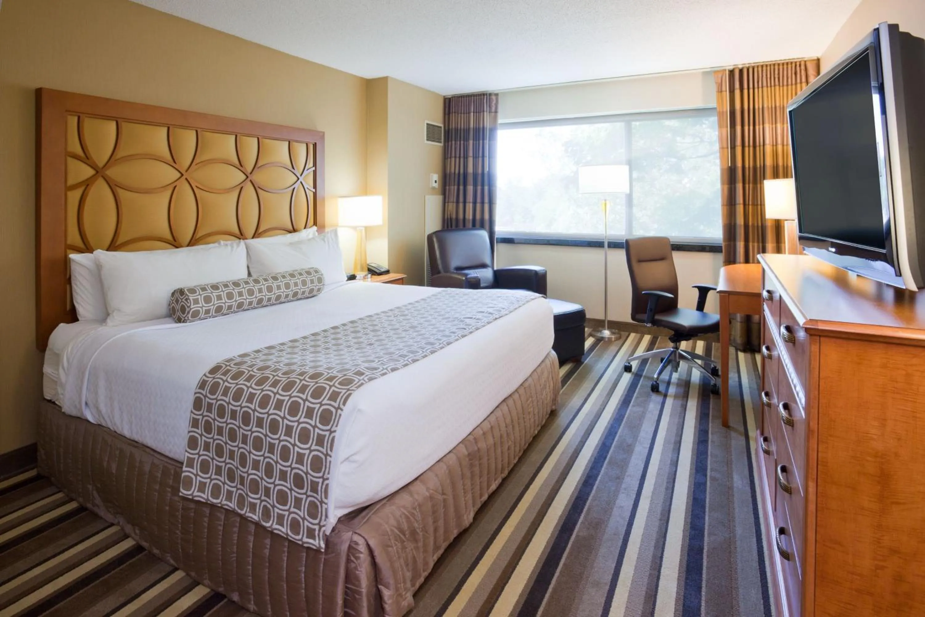 Standard King Room in Crowne Plaza Minneapolis West by IHG
