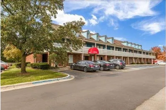 Queen Room with Mobility Access and Bathtub with Grab Bars, Non-Smoking in Travelodge by Wyndham Canton-Livonia Area, MI