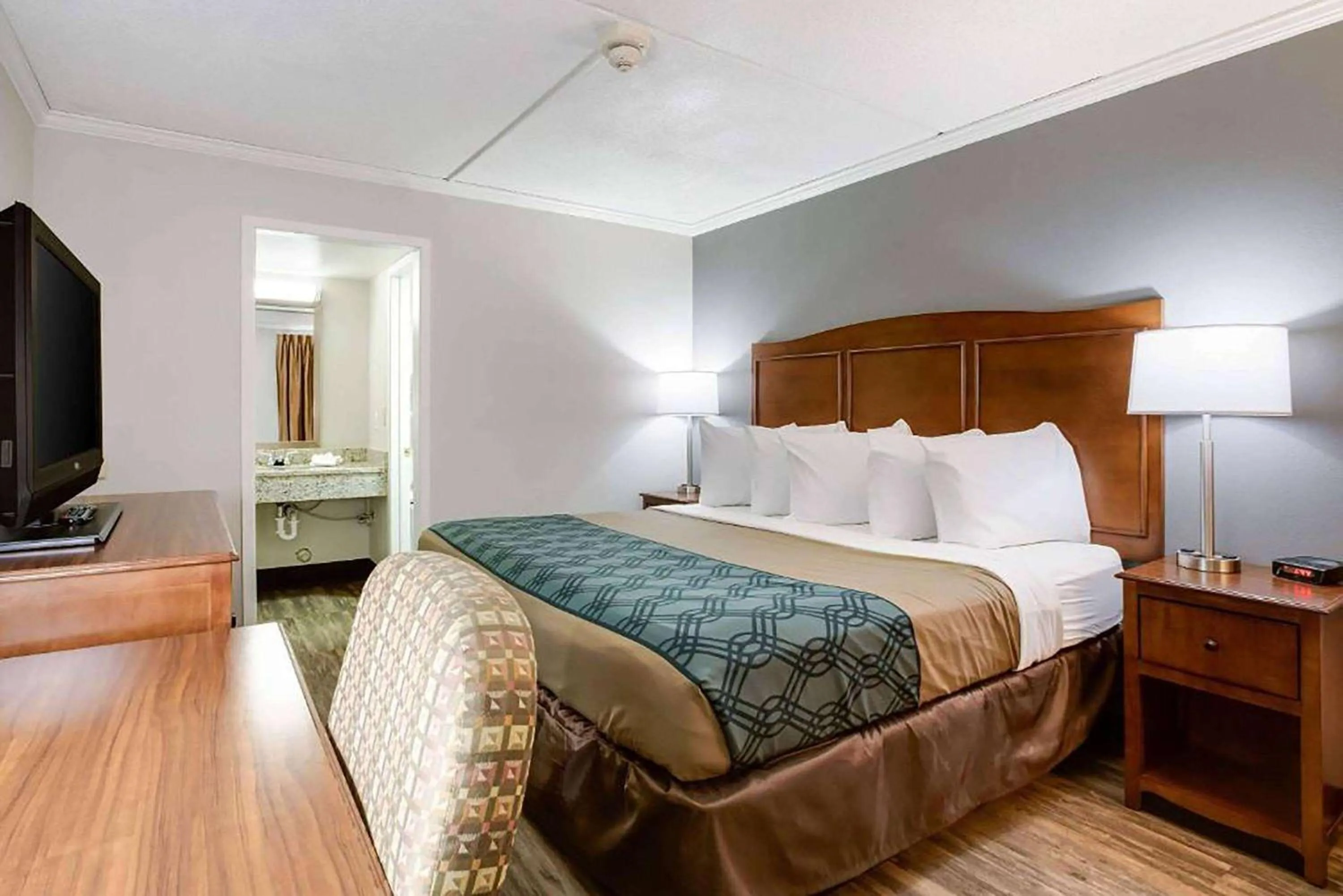 Queen Room - Non-Smoking in Travelodge by Wyndham Canton-Livonia Area, MI