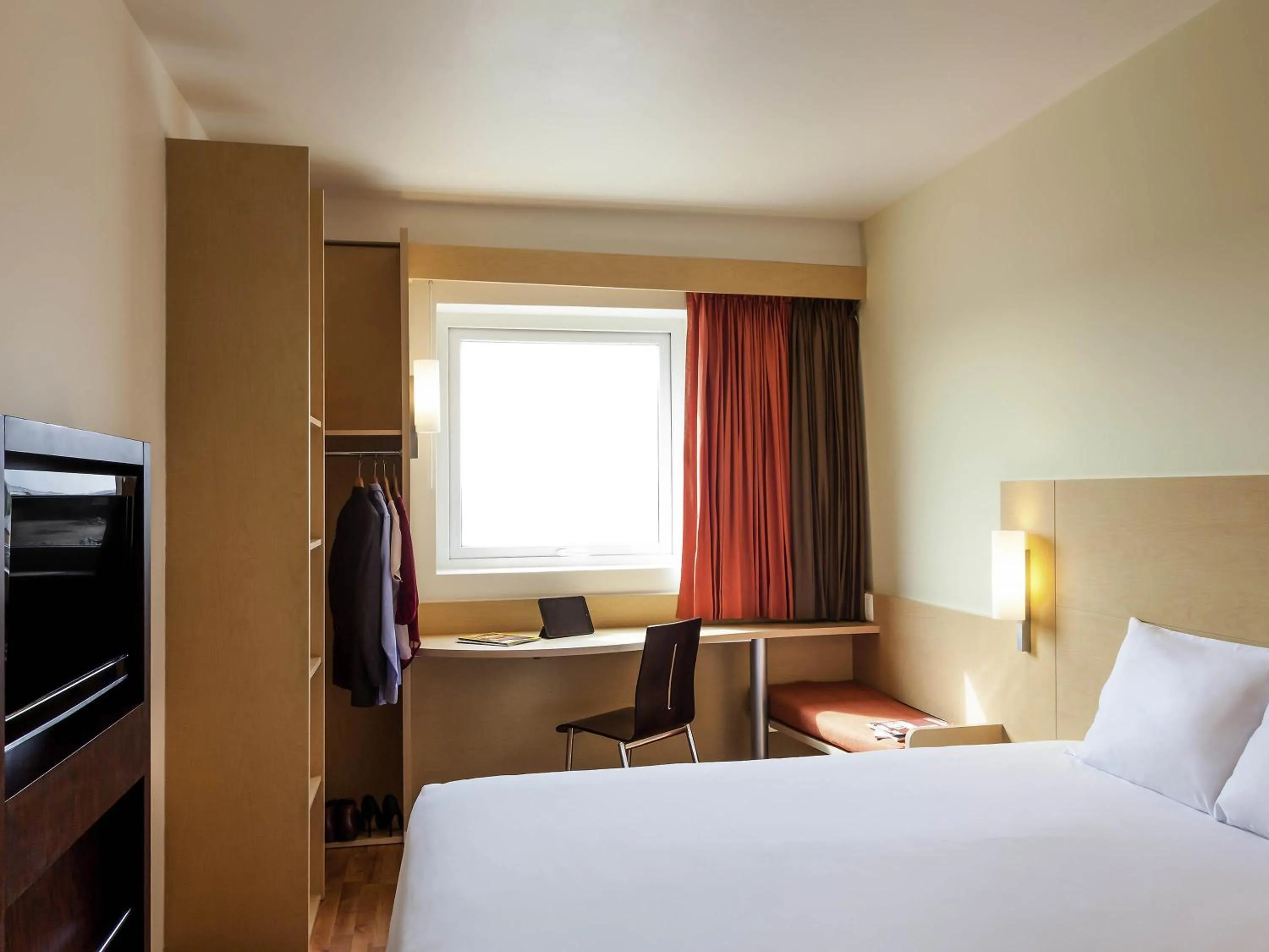 Standard Queen Room in Ibis Juarez Consulado