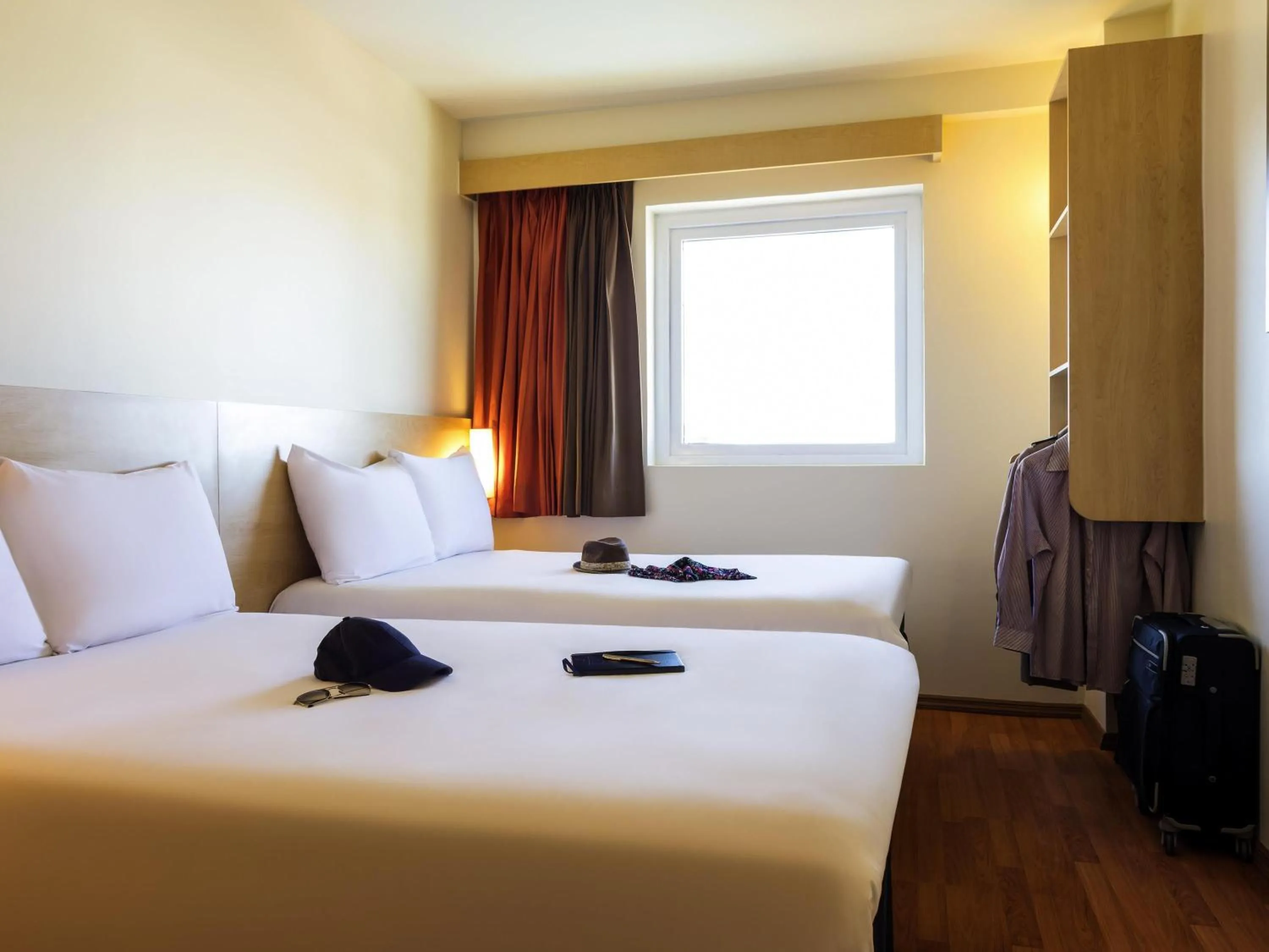 Standard Room with Two Double Beds in Ibis Juarez Consulado