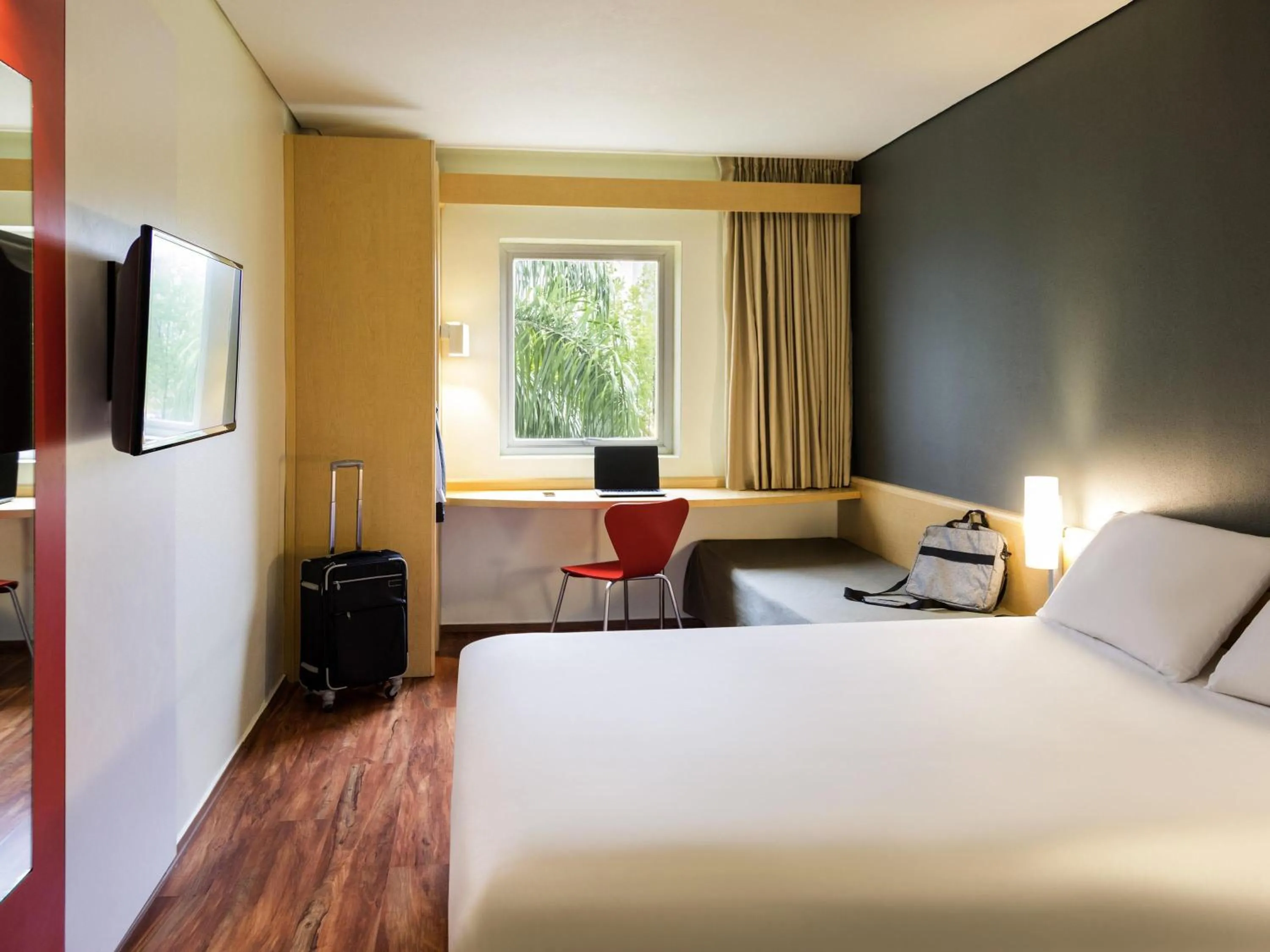 Standard Double Room in Ibis Monterrey Valle
