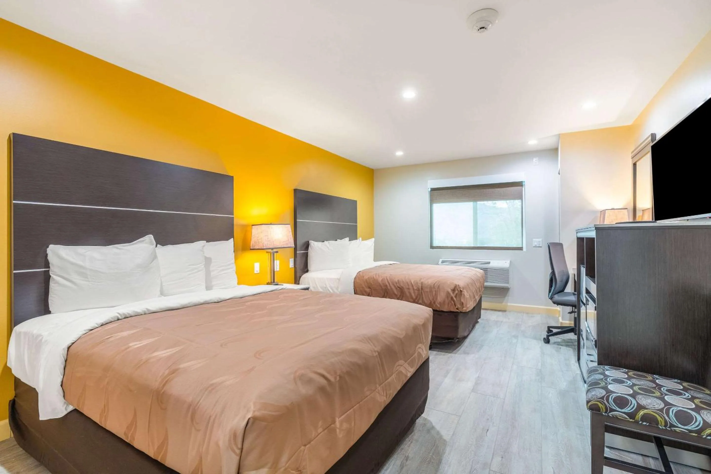 Queen Suite with Two Queen Beds - Accessible/Non-Smoking/1st Floor  in Quality Inn Banning I-10