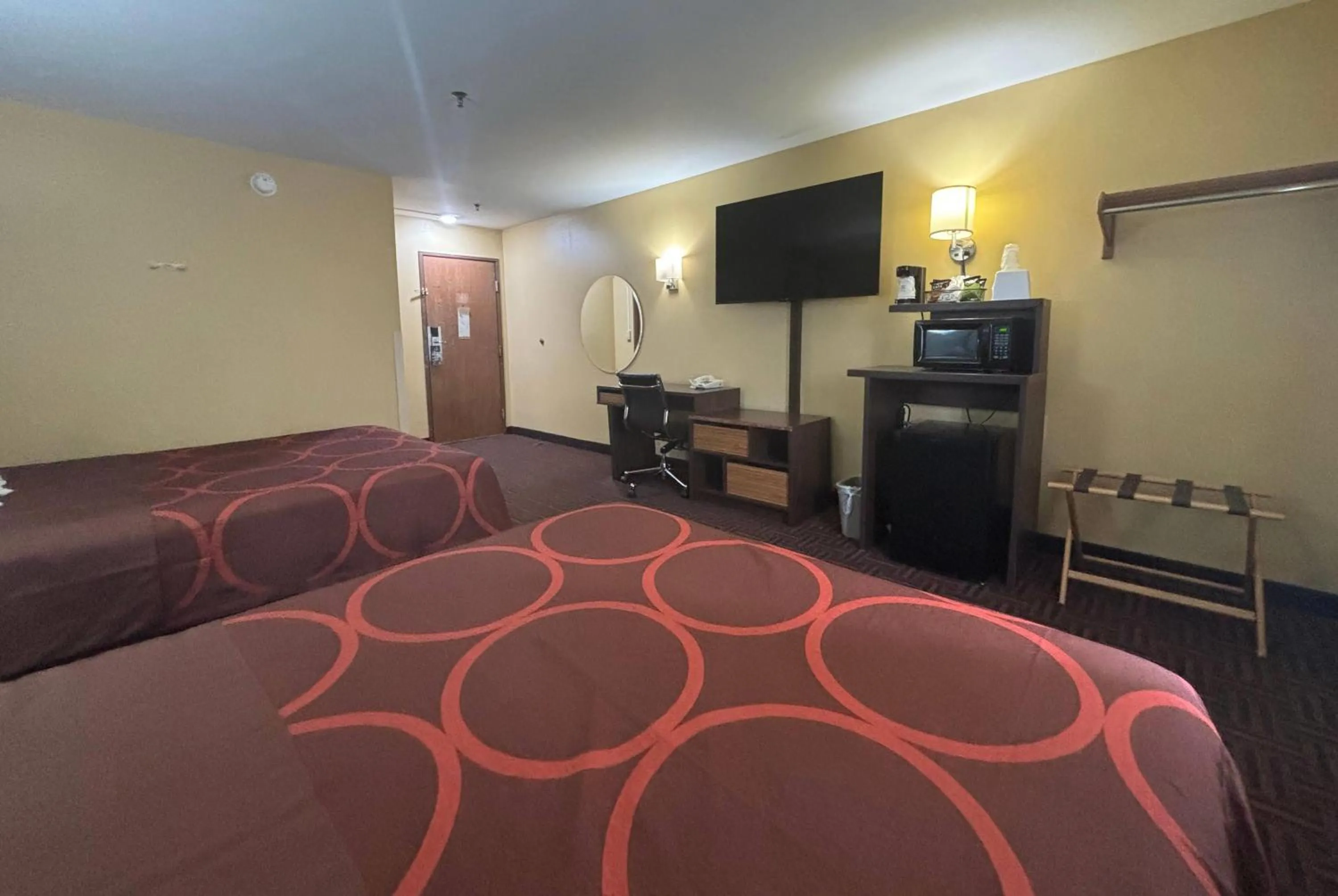 Queen Room with Two Queen Beds - Non-Smoking in Super 8 by Wyndham Peoria