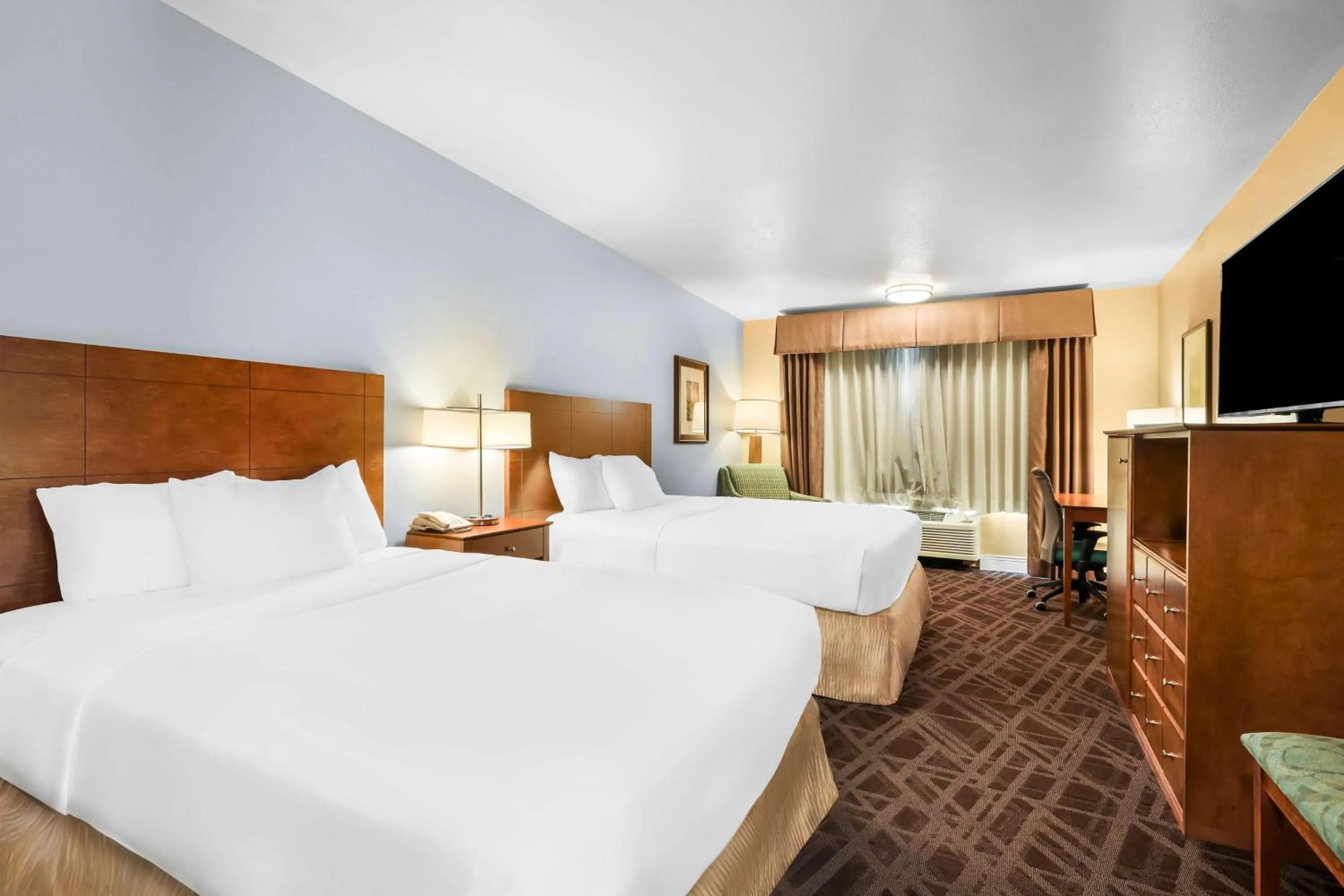 Double Room with Bathtub and Two Double Beds  - Disability Access/Non-Smoking in Sure Stay Plus by Best Western Twentynine Palms Joshua Tree