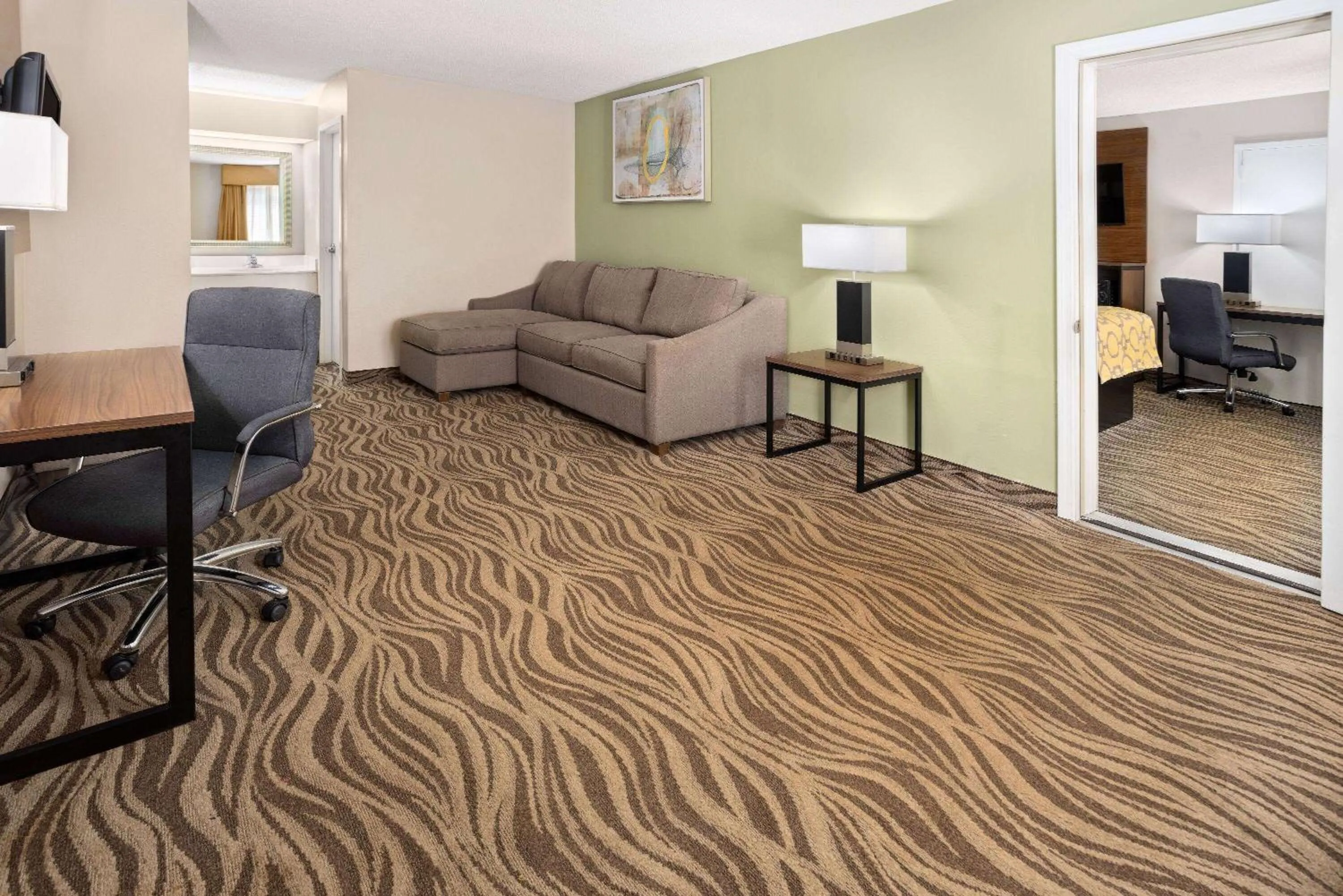 One-Bedroom King Suite - Non-Smoking in Baymont by Wyndham Griffin