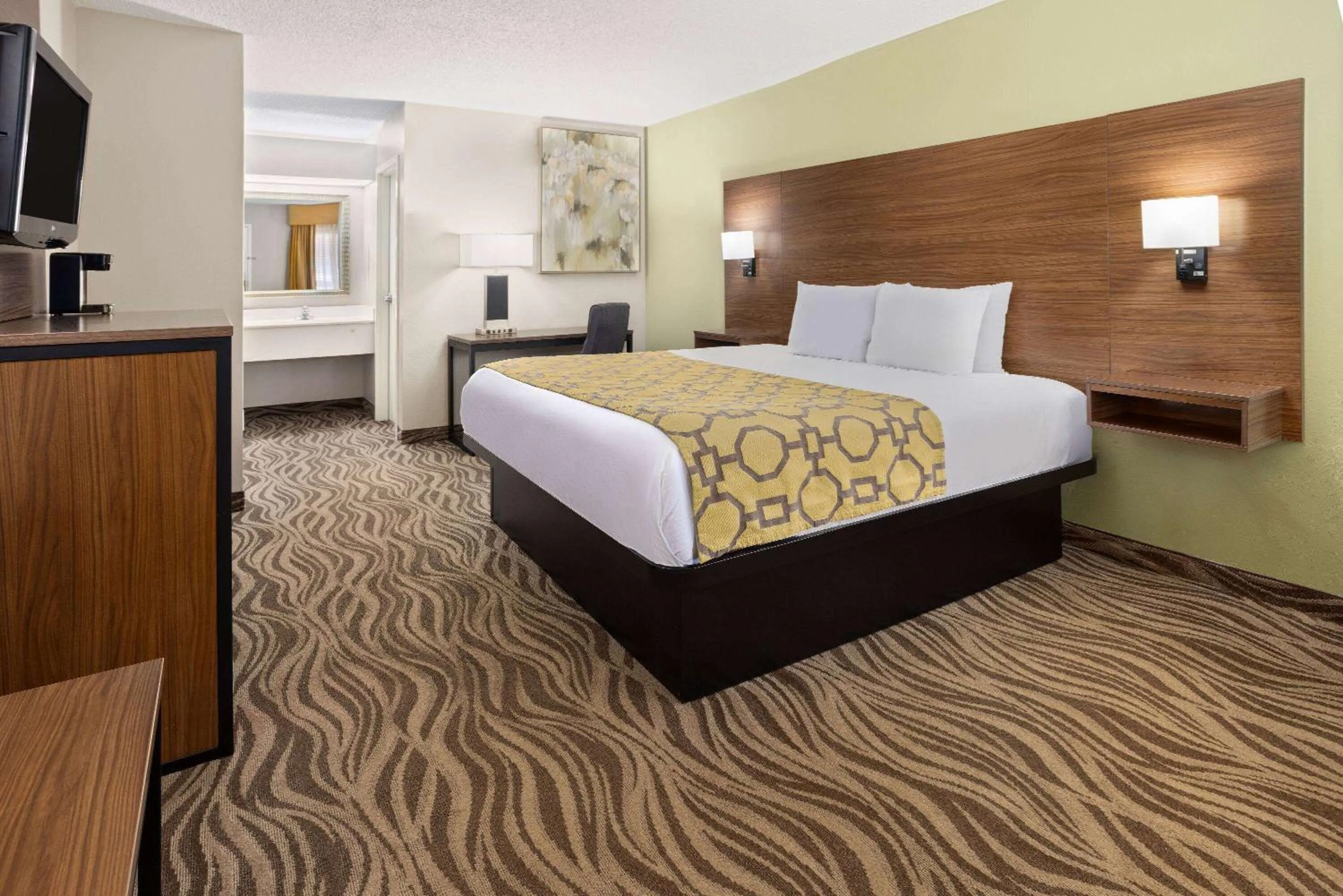 Deluxe King Room - Non-Smoking in Baymont by Wyndham Griffin