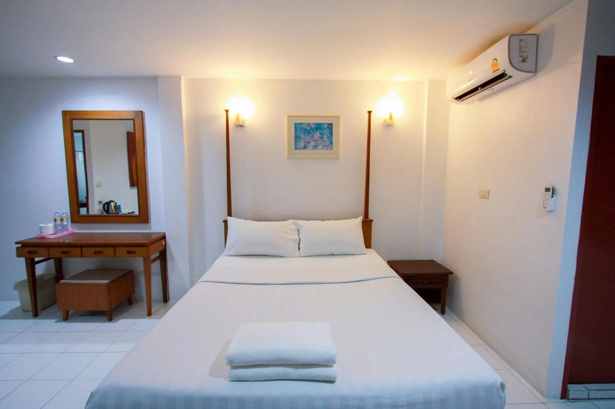 Deluxe Room in 18 Coins Budget Hotel