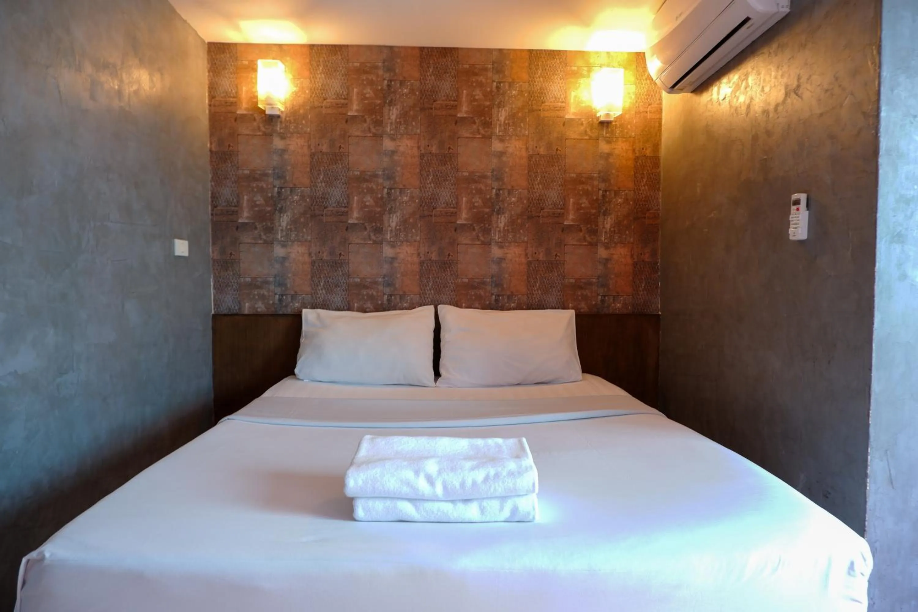 Premium Double Room in 18 Coins Budget Hotel