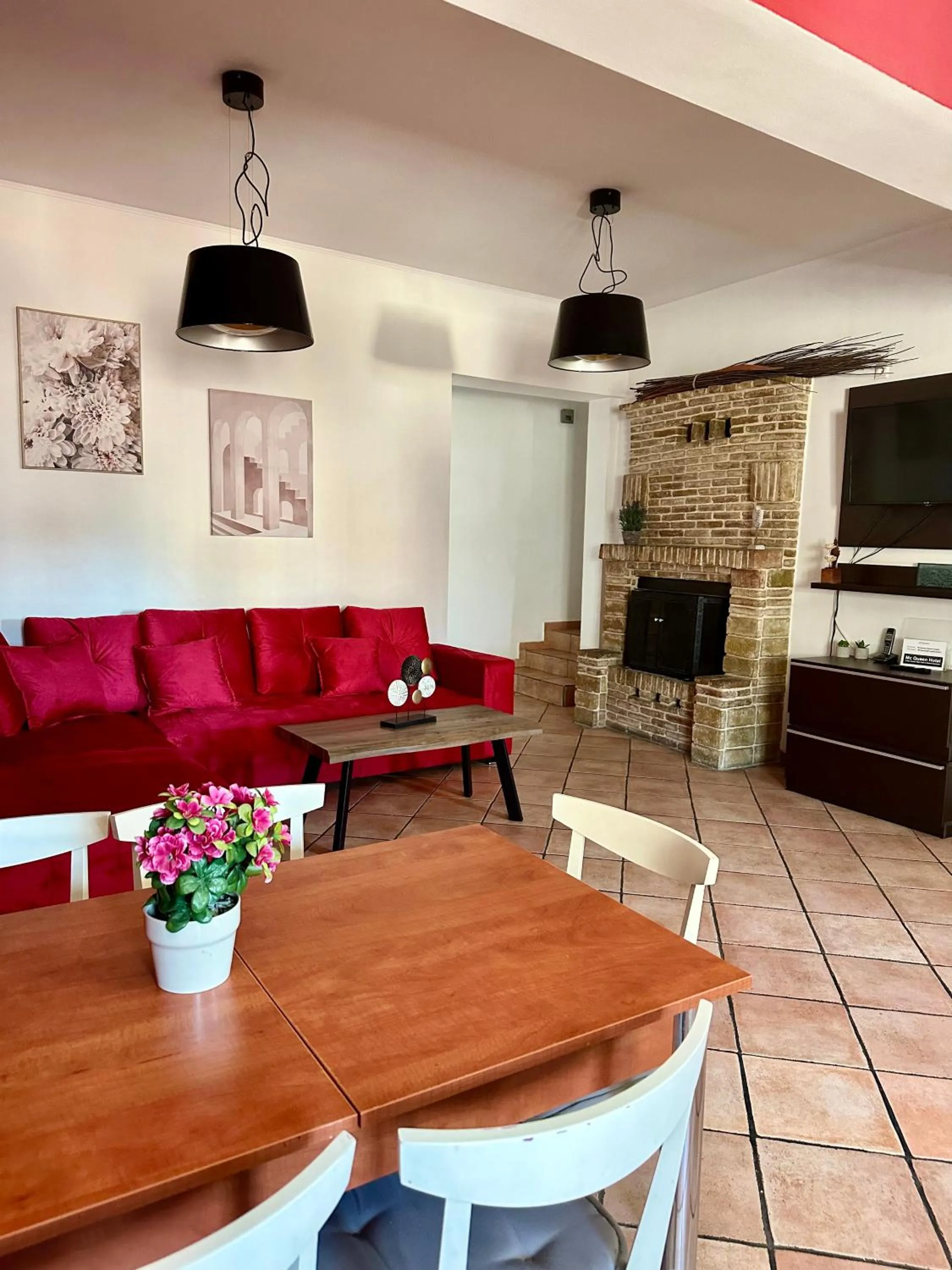 Apartment Family (5 Adults) in Mc Queen Rooms & Apartments