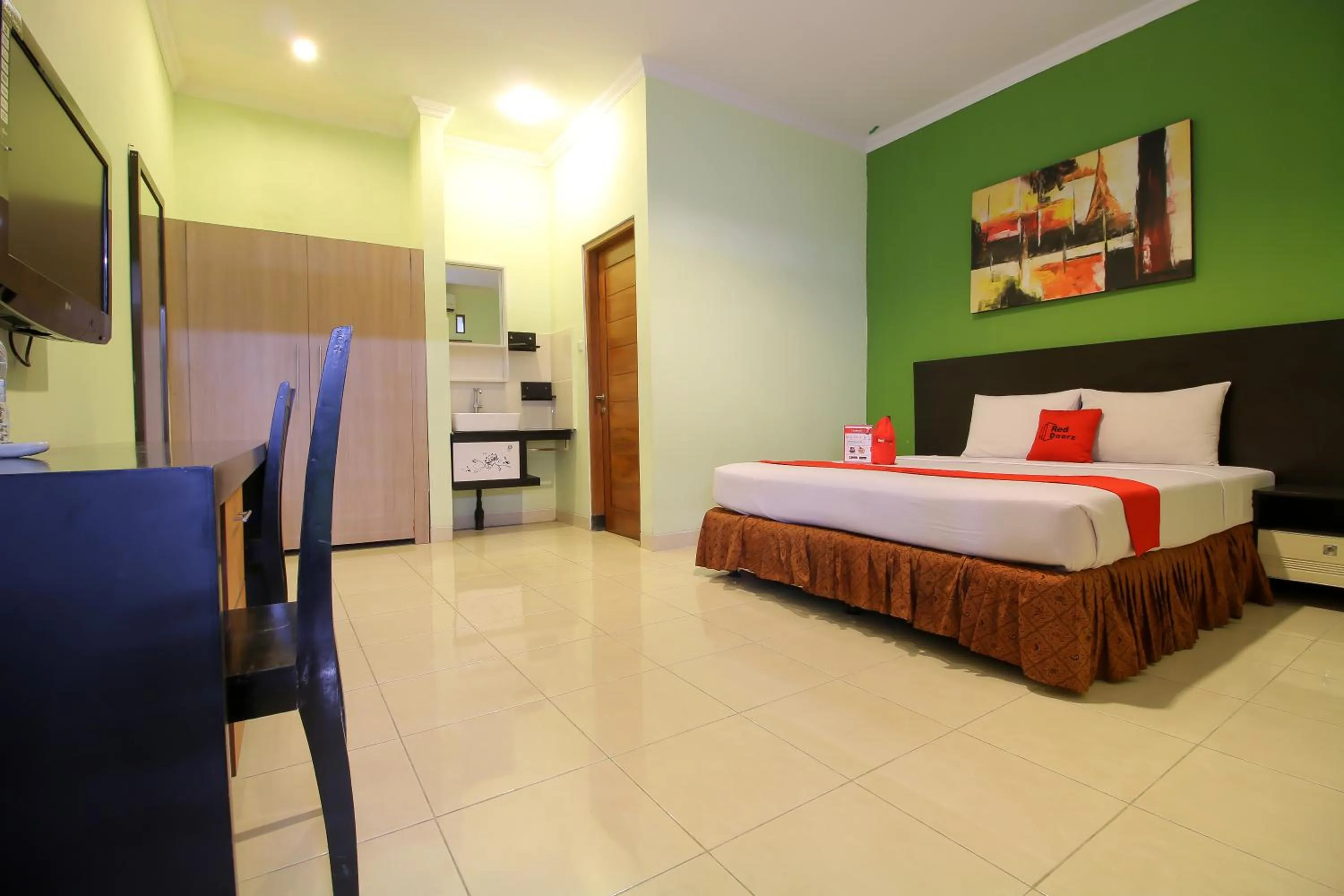 Double Room in RedDoorz Plus @ Taman Siswa 2