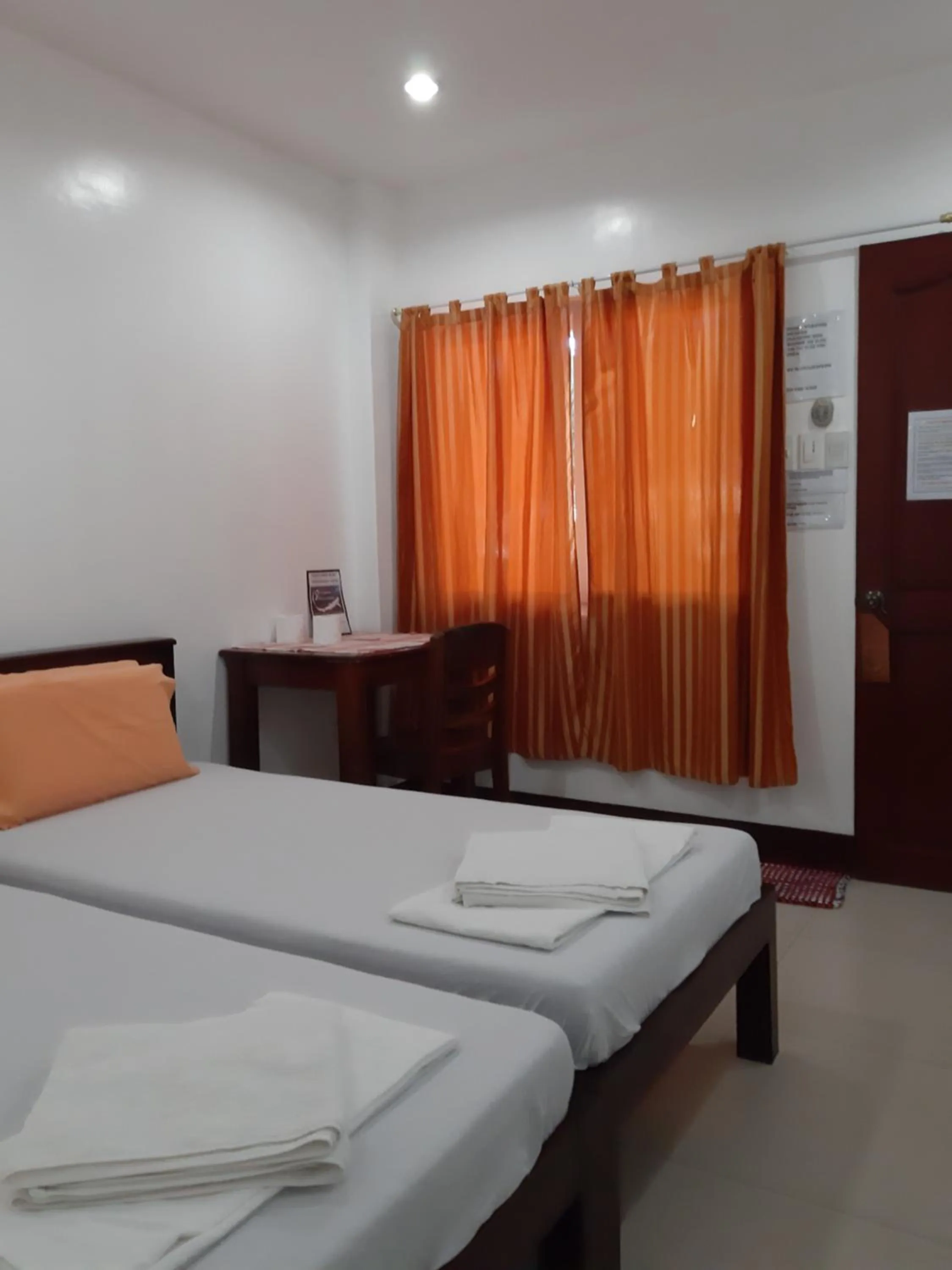 Standard Twin Room with Fan in SLAM'S Garden Dive Resort