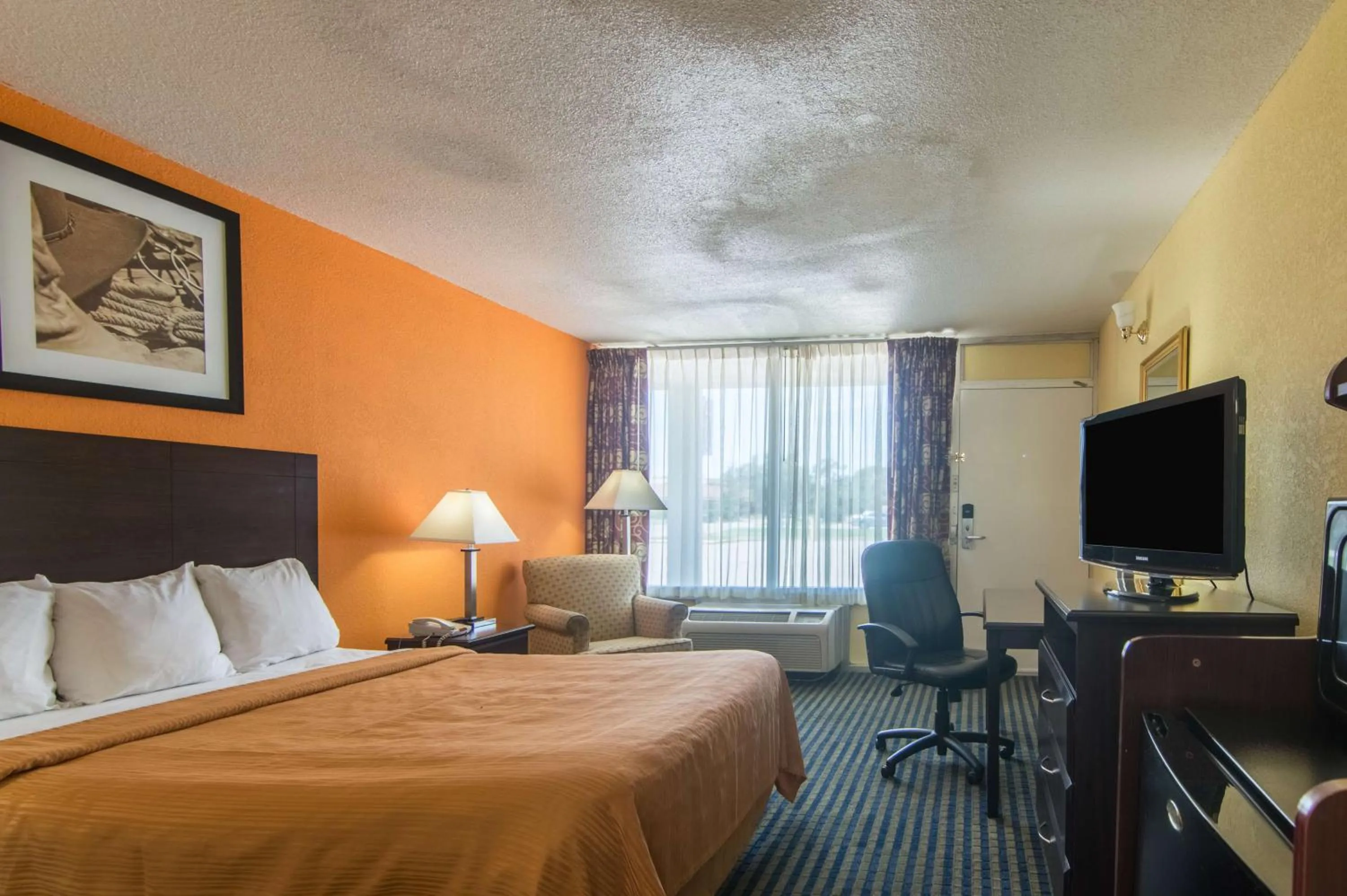 Deluxe King Room - single occupancy - Non-Smoking in Motel 6-Liberal, KS