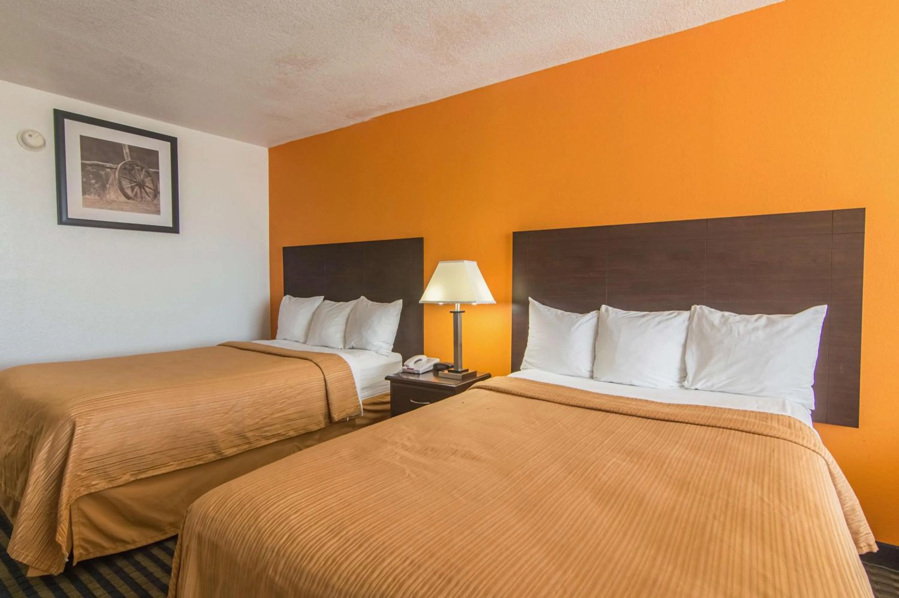 Deluxe Quadruple Room - single occupancy - Smoking in Motel 6-Liberal, KS