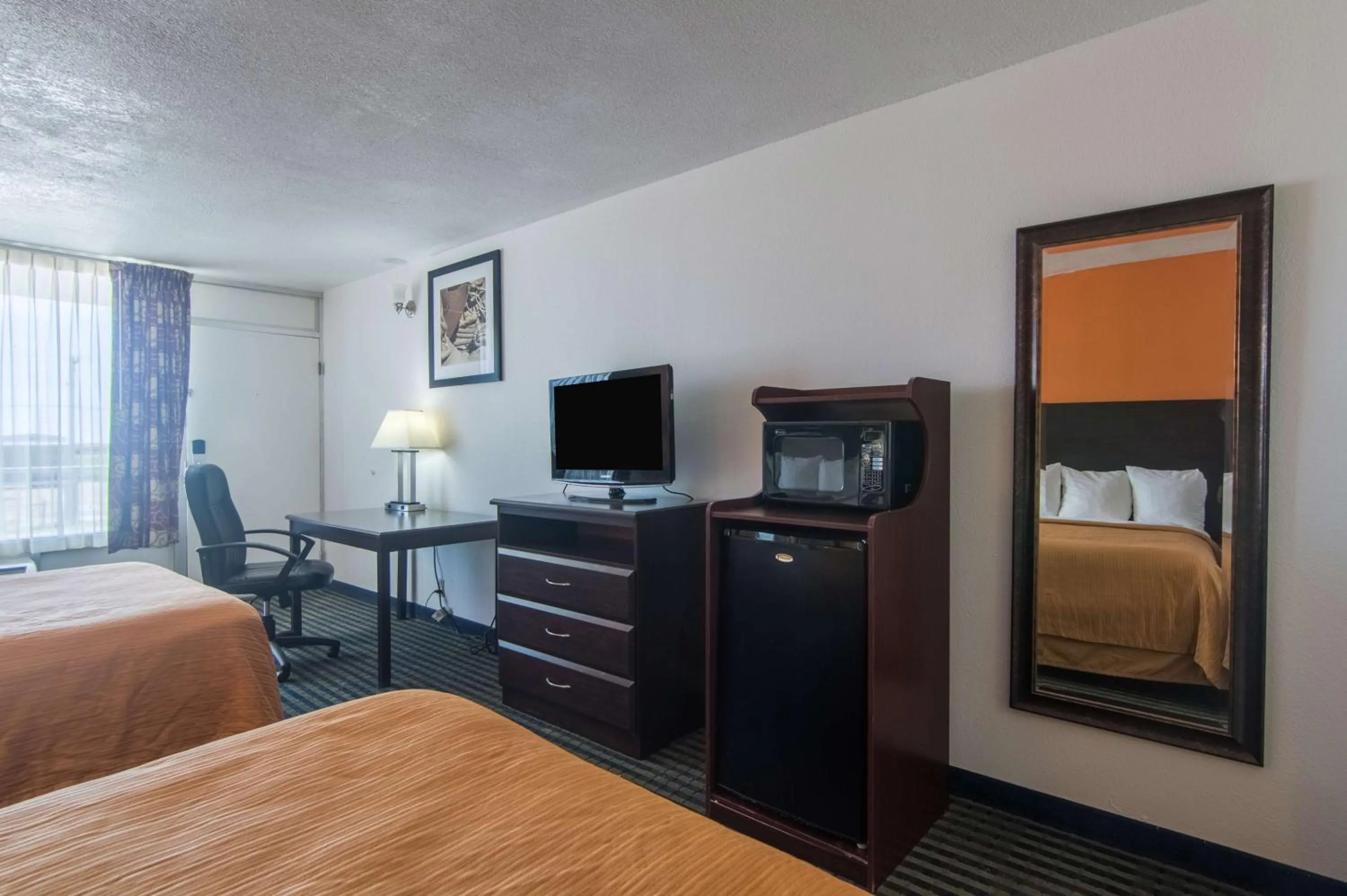 Deluxe Quadruple Room - single occupancy - Non-Smoking in Motel 6-Liberal, KS