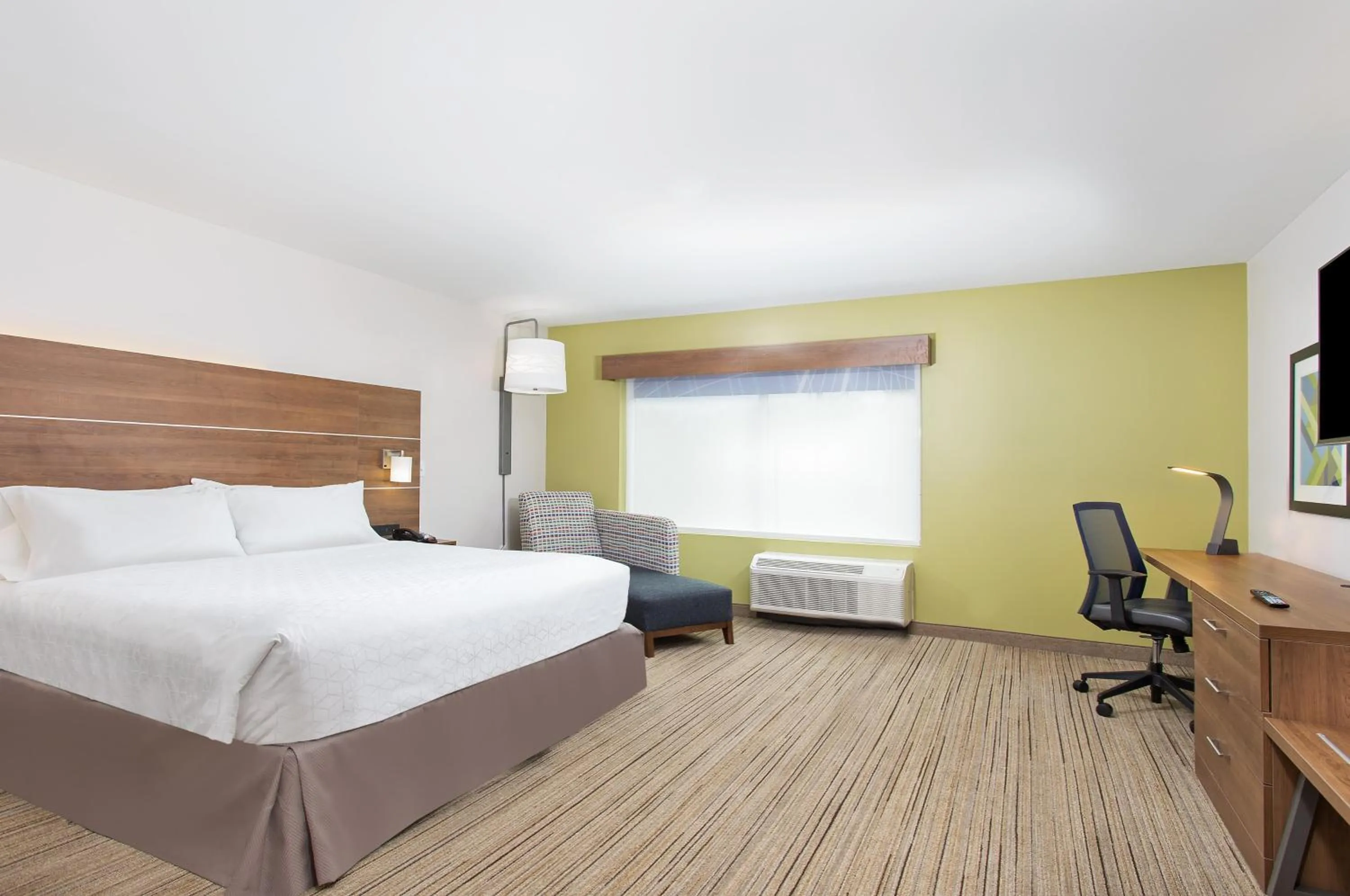 Standard King Room with Sofa Bed in Holiday Inn Express Williamsburg by IHG