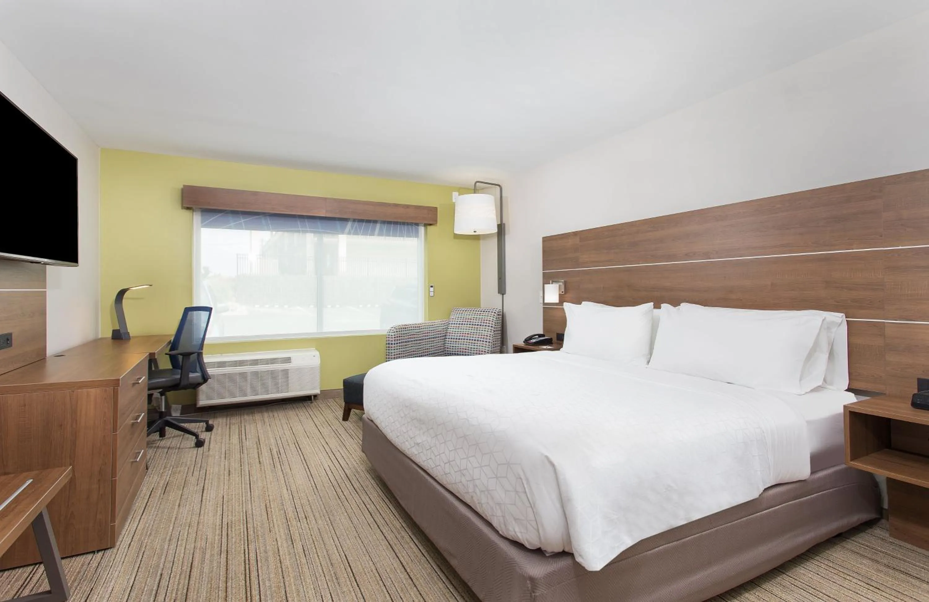 King Room - Hearing Accessible in Holiday Inn Express Williamsburg by IHG