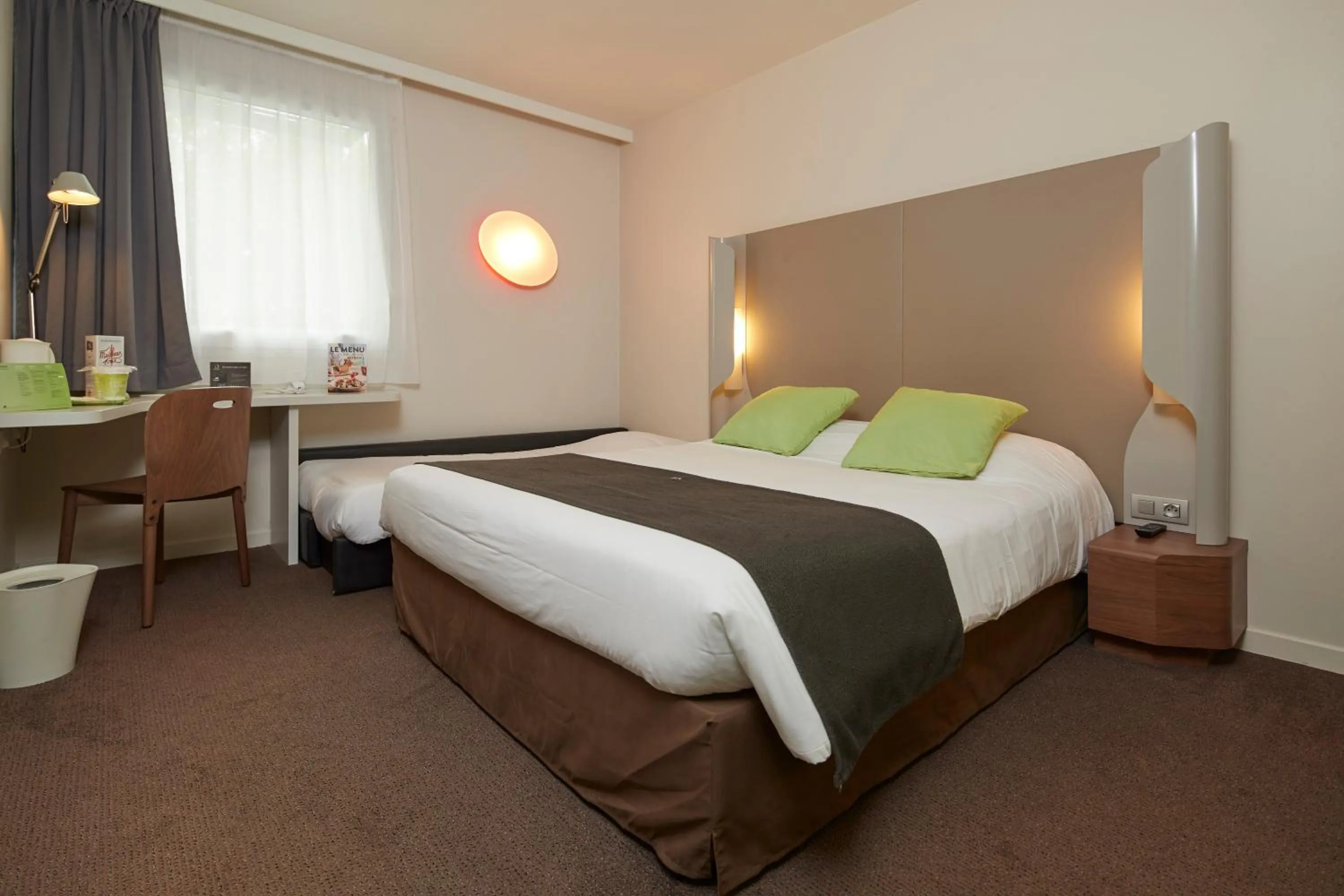 Standard Triple Room in Campanile Nantes Centre - Saint Jacques