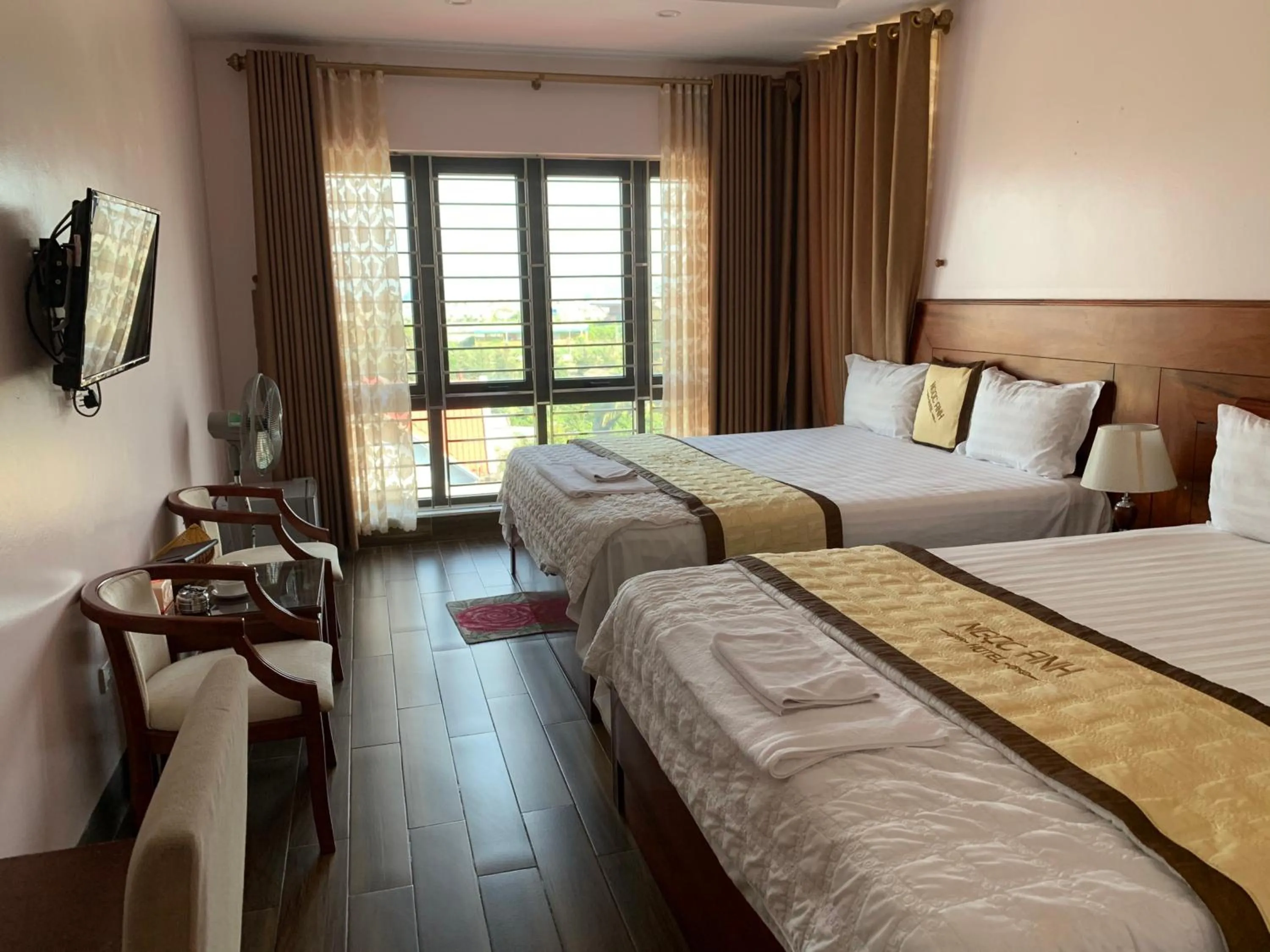 Quadruple Room with Sea View in Hotel Ngoc Anh - Van Don