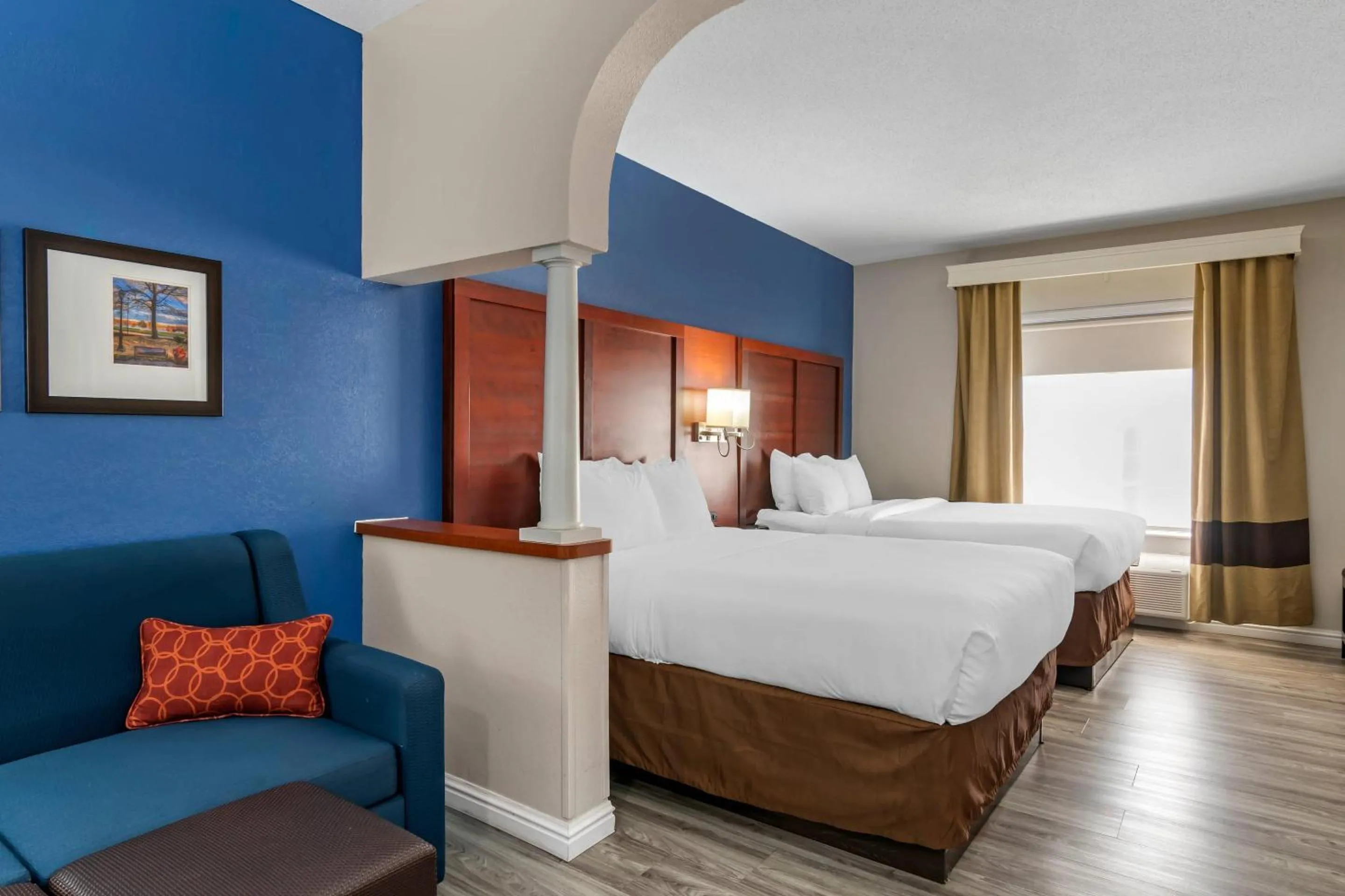 Queen Suite with Sofa Bed - Non-Smoking in Comfort Suites St Charles-St Louis