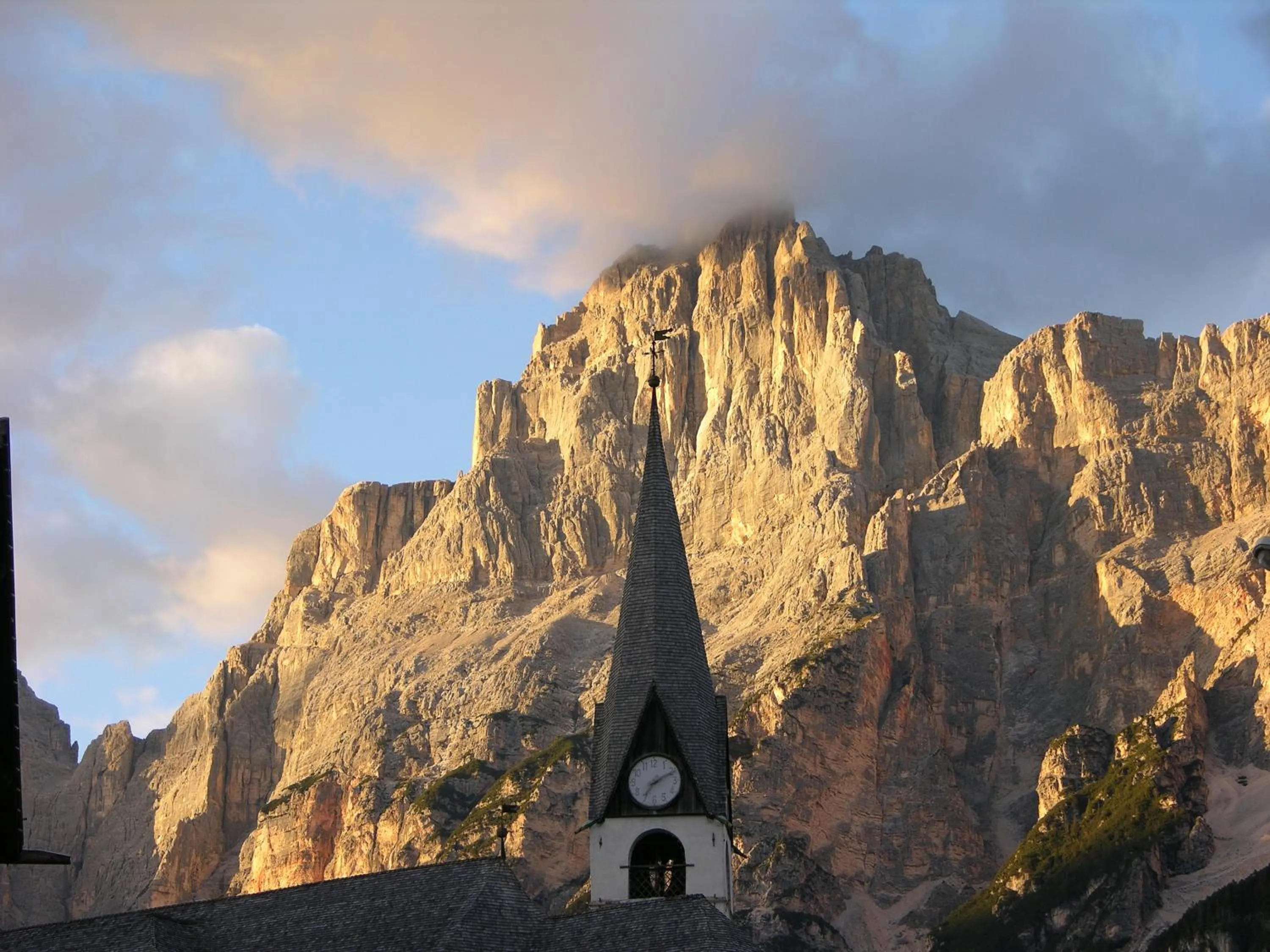 Family Room with One Queen Bed and One Bunk Beds - Mountain View/Non-Smoking in Best Western Hotel Nevada