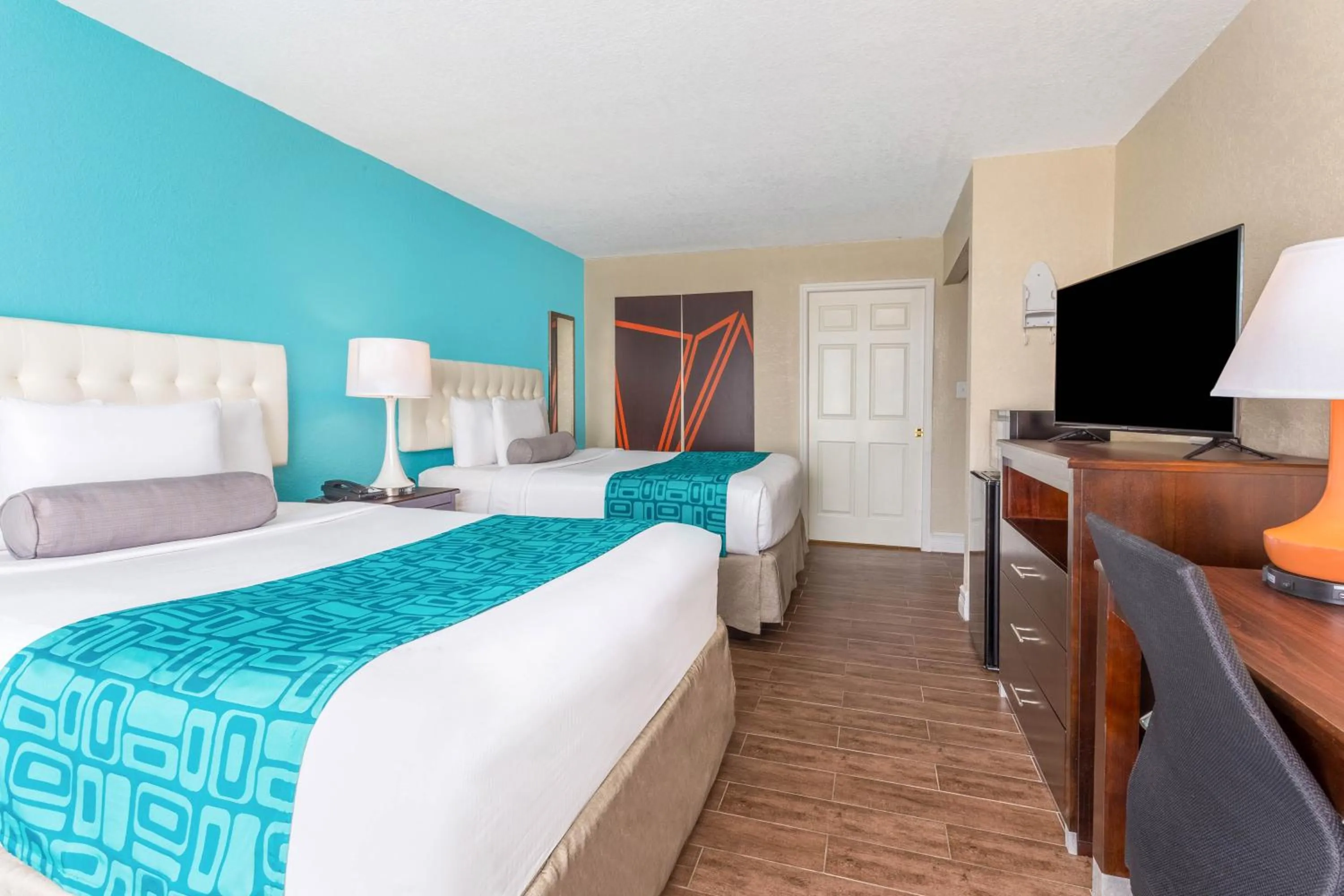 Queen Room with Two Queen Beds and Roll-In Shower - Mobility/Hearing Accessible - Non-Smoking in Howard Johnson by Wyndham Lakeland
