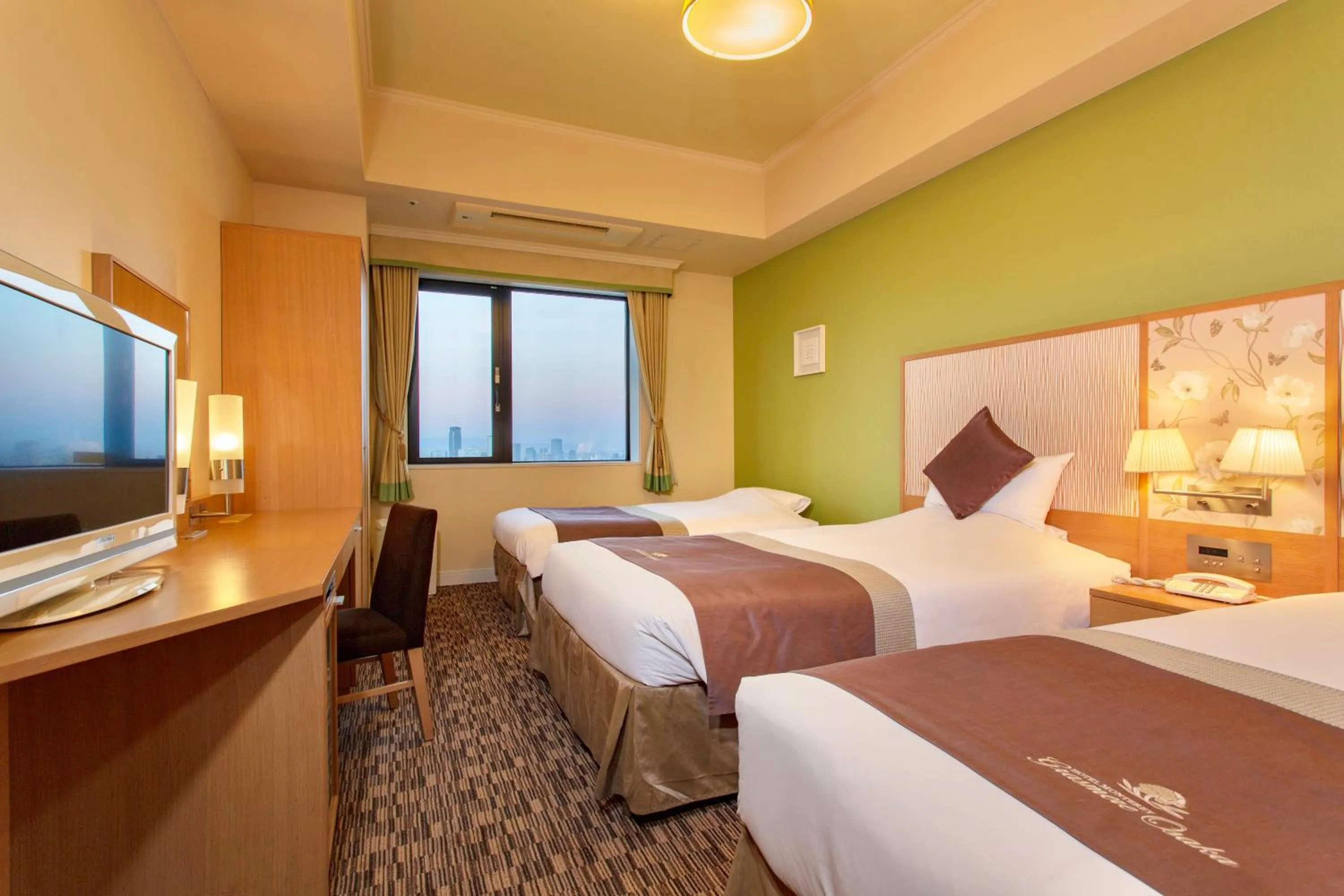 Twin Room with Extra Bed with City View - Non-Smoking in Hotel Monterey Grasmere Osaka