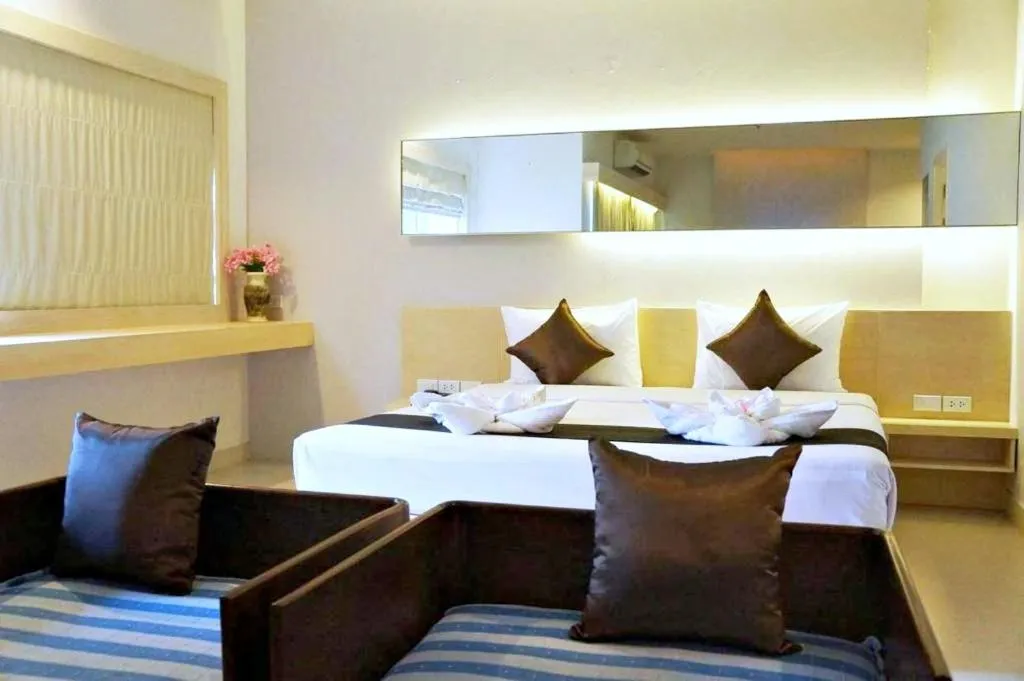 Deluxe Double or Twin Room with Bath Tub - single occupancy in Khuang Singh Residence & Hotel Chiangmai