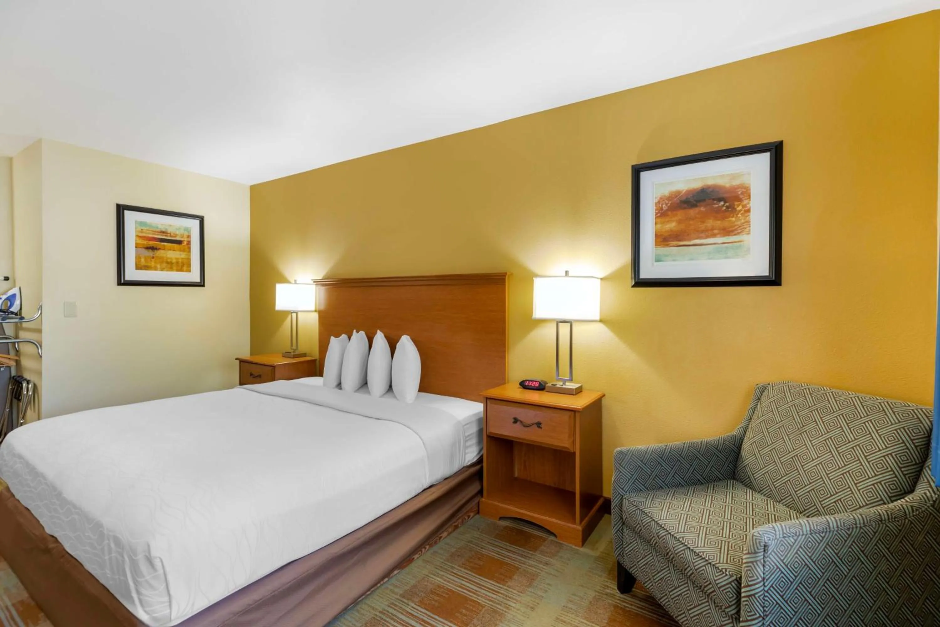 King Room - Non-Smoking in Best Western Kiva Inn