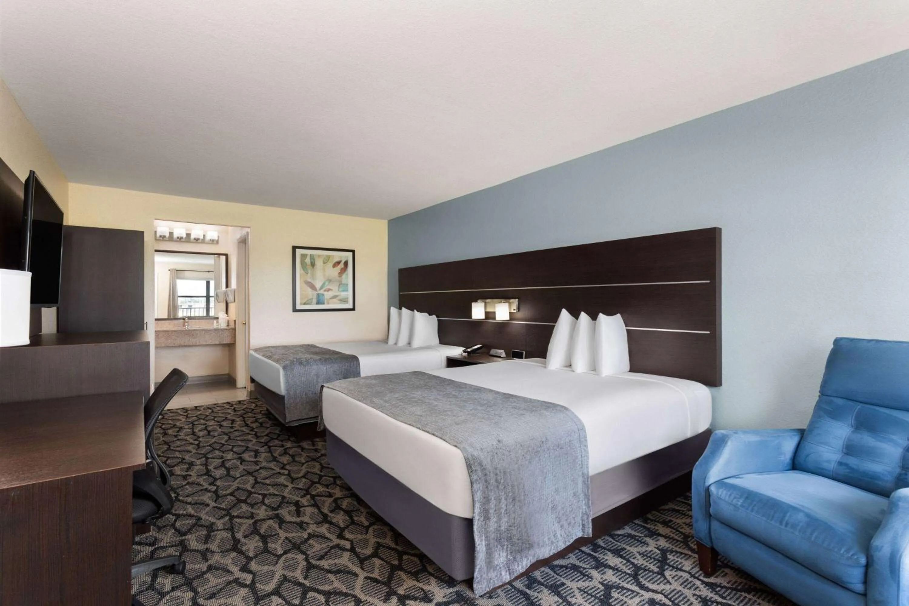 Queen Room with Two Queen Beds - Non-Smoking in Baymont by Wyndham Punta Gorda/Port Charlotte