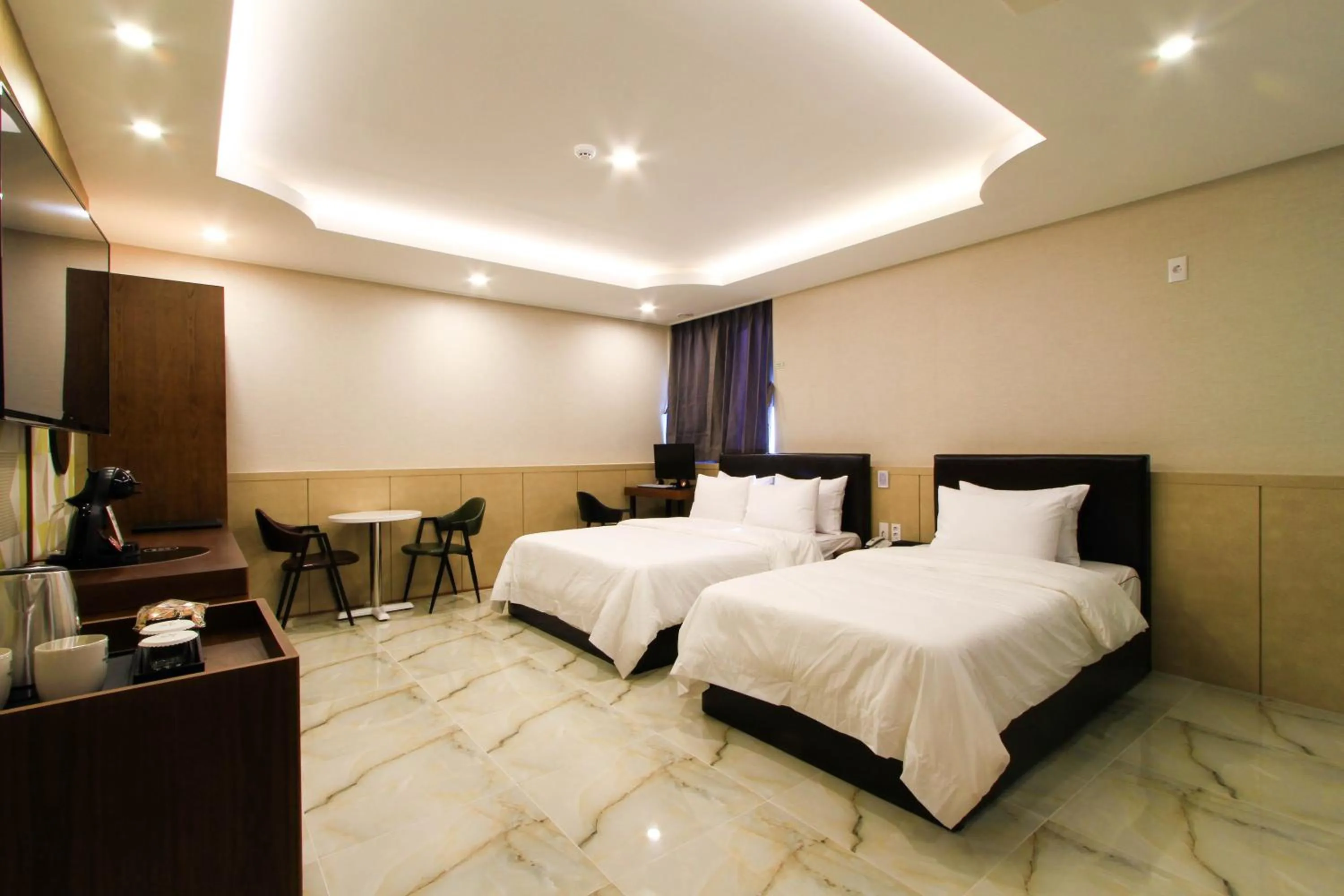 Deluxe Twin Room in The King Hotel