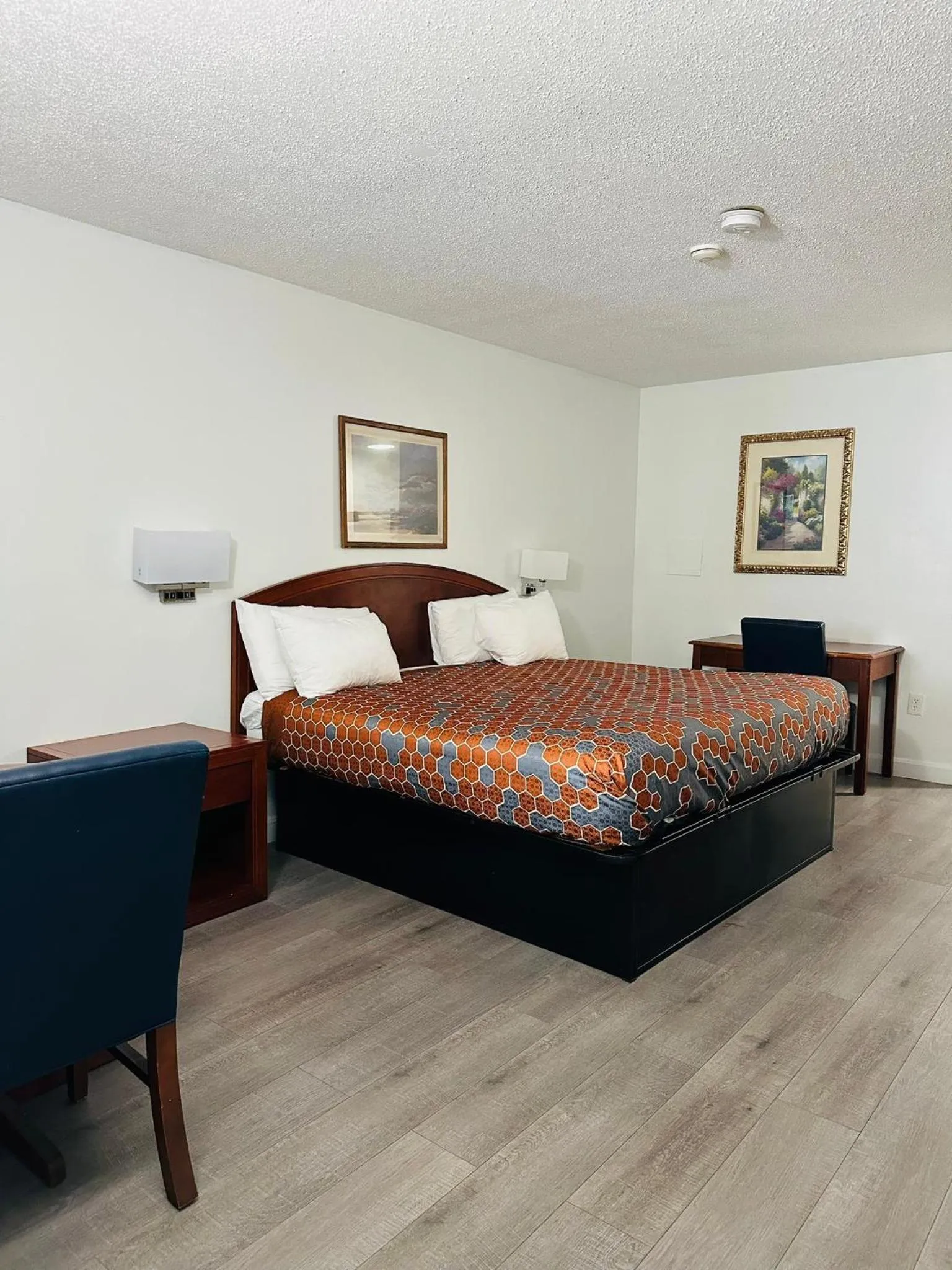 King Room in Hampton Motor Inn