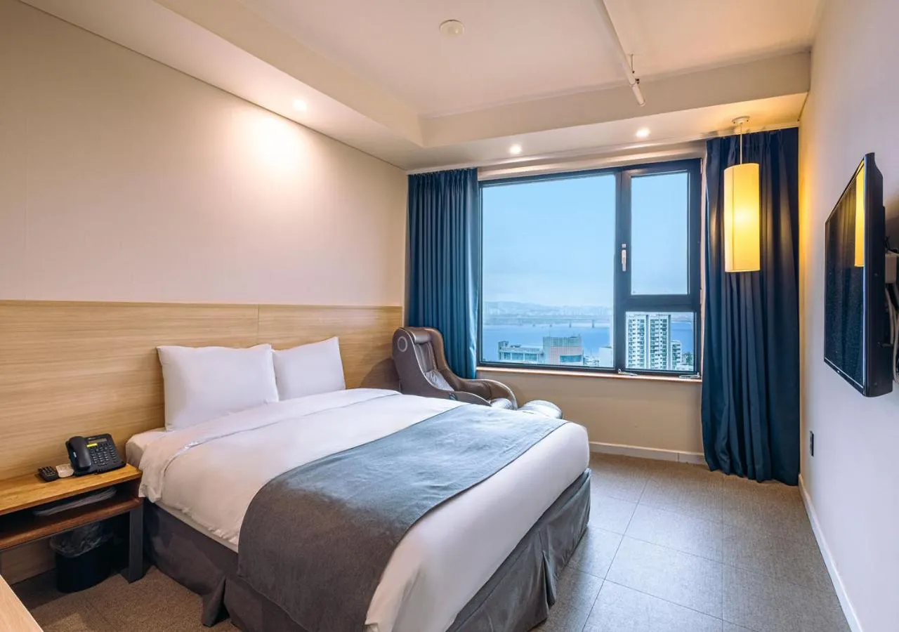 Business Double Room with river view in JK Blossom Hotel