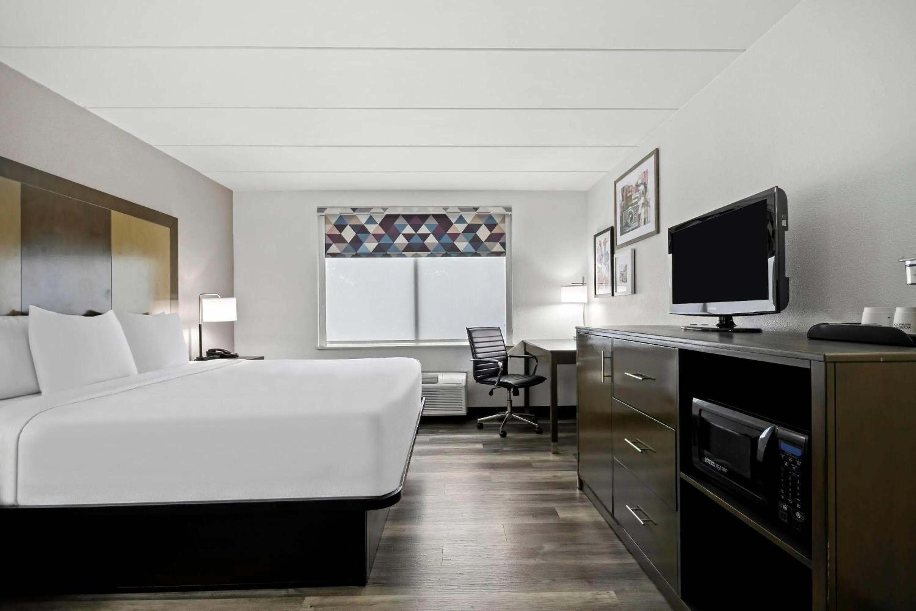 Deluxe King Room in La Quinta by Wyndham Sturbridge