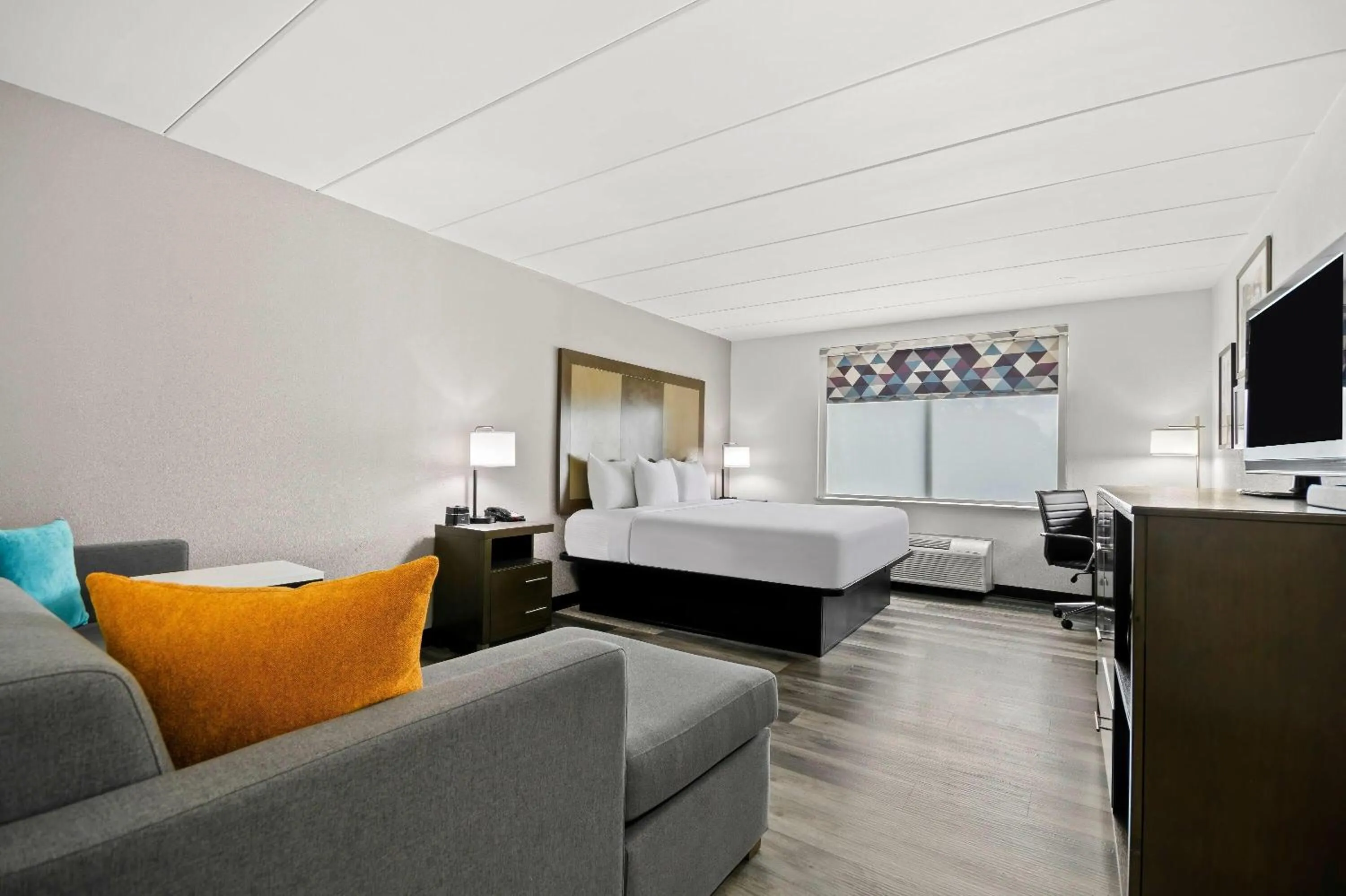 Executive King Room with Sofa Bed in La Quinta by Wyndham Sturbridge