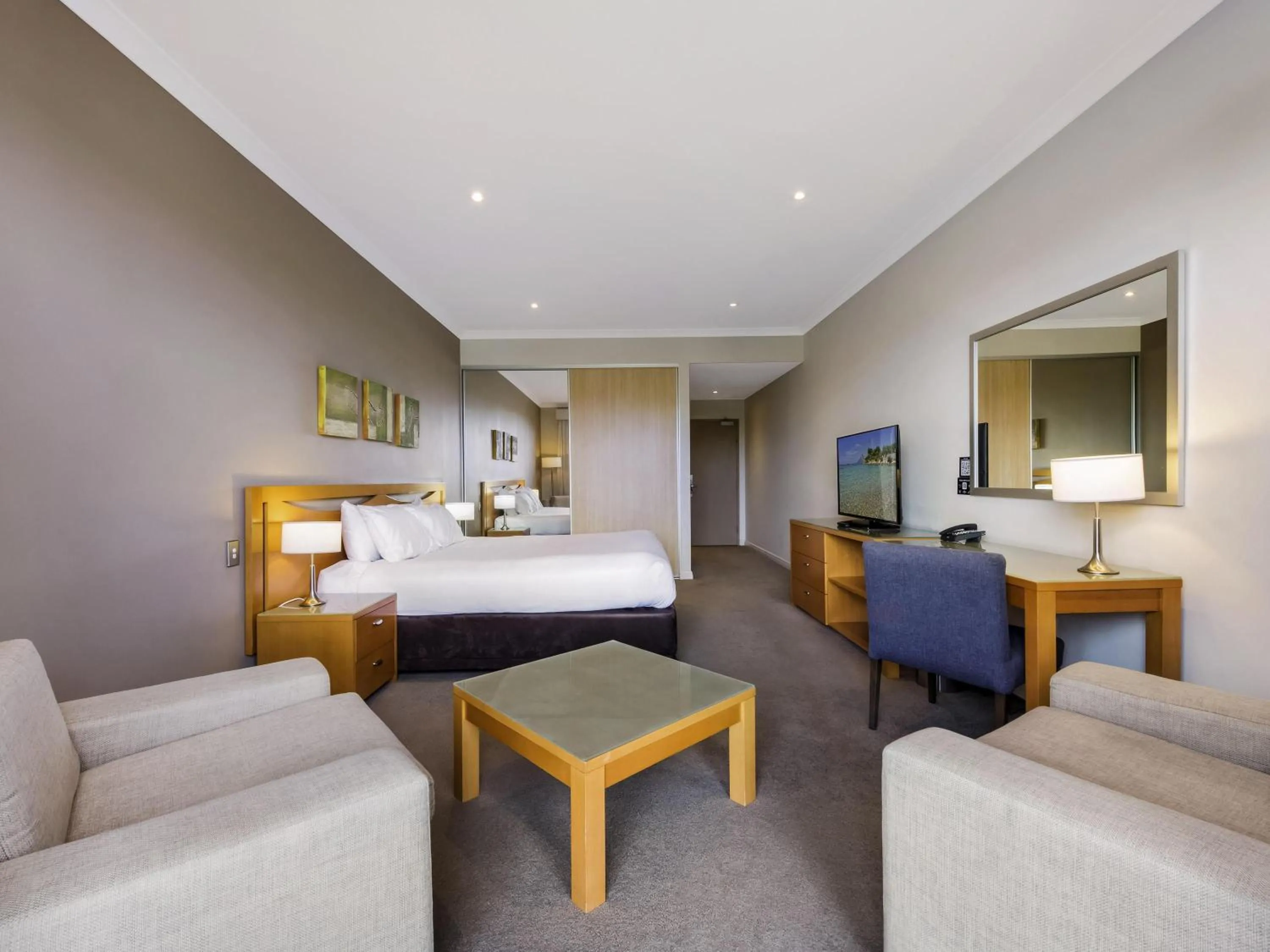 Accessible King Room in Mercure Kooindah Waters Central Coast