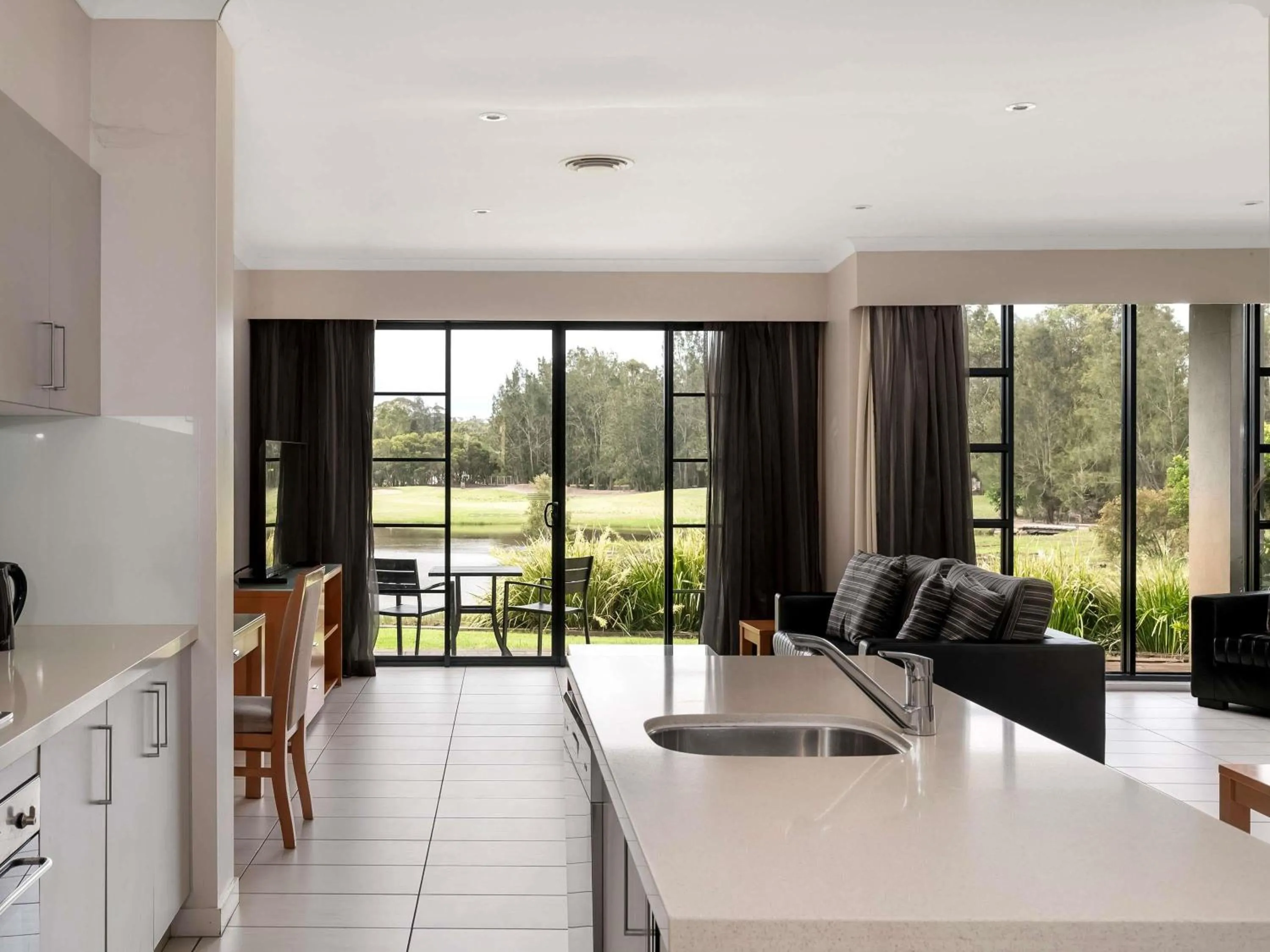 Three-Bedroom Apartment with Three Queen Beds  in Mercure Kooindah Waters Central Coast