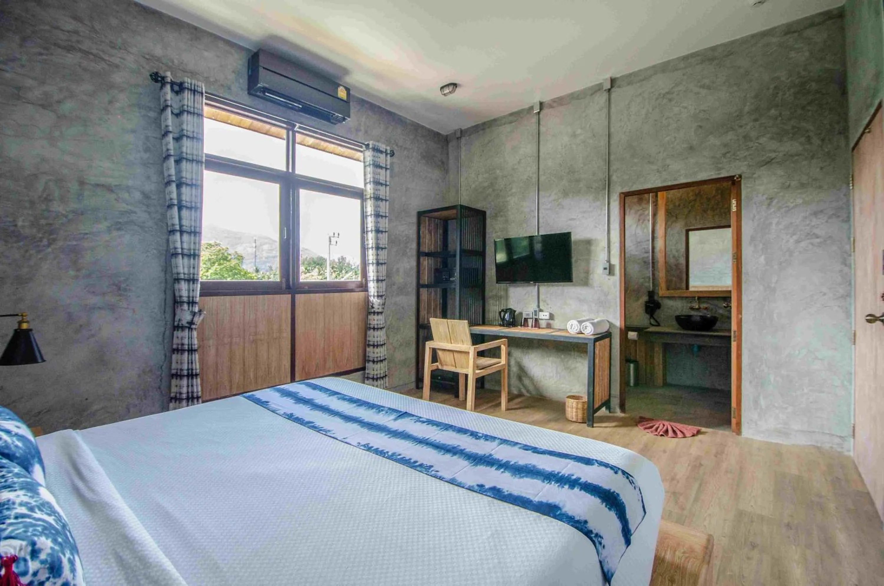 Standard Double Bed Room in The Chic Lipe