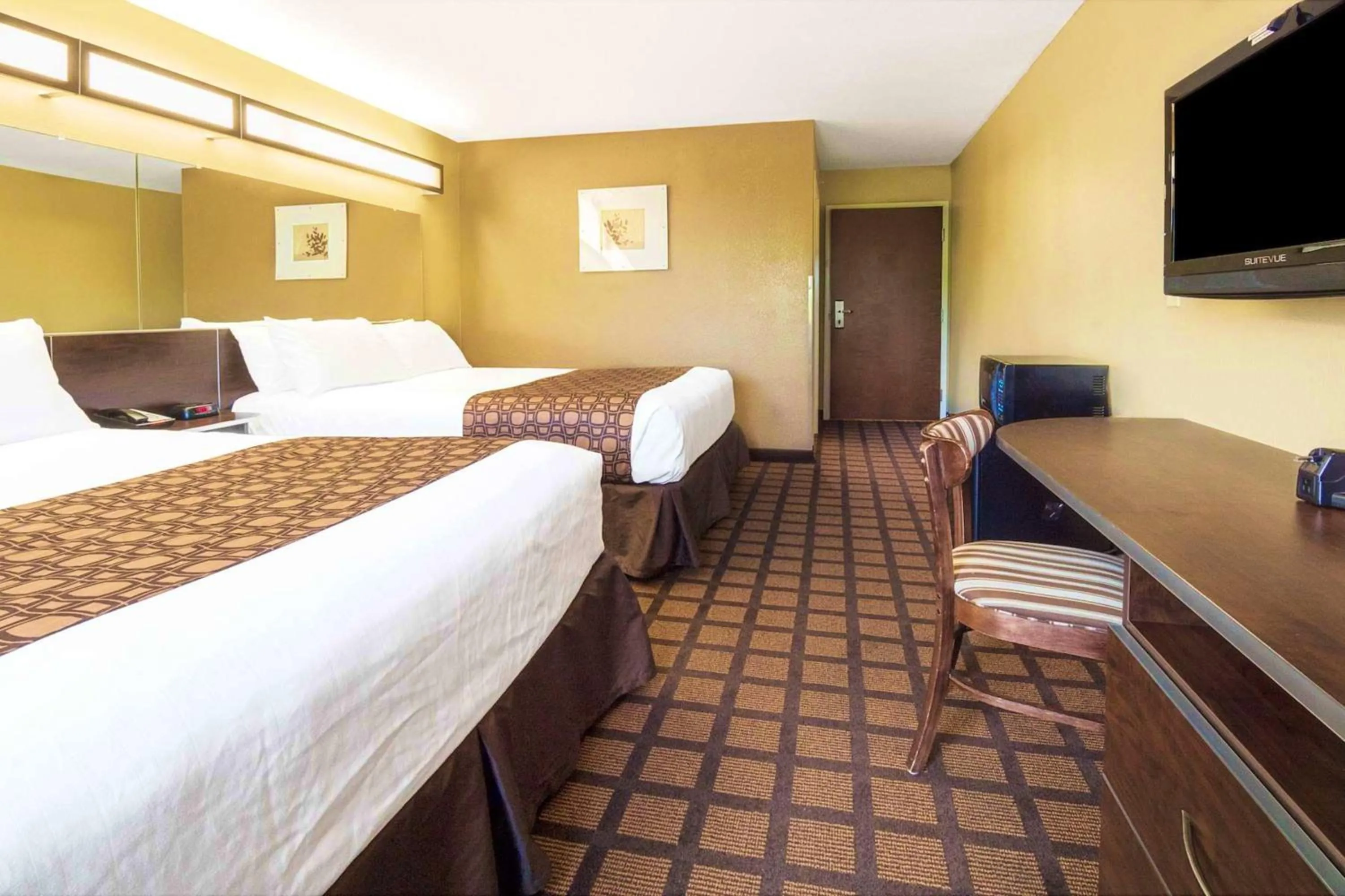 Deluxe Queen Room with Two Queen Beds - Mobility Access/Non-Smoking in Microtel Inn & Suites by Wyndham Macon