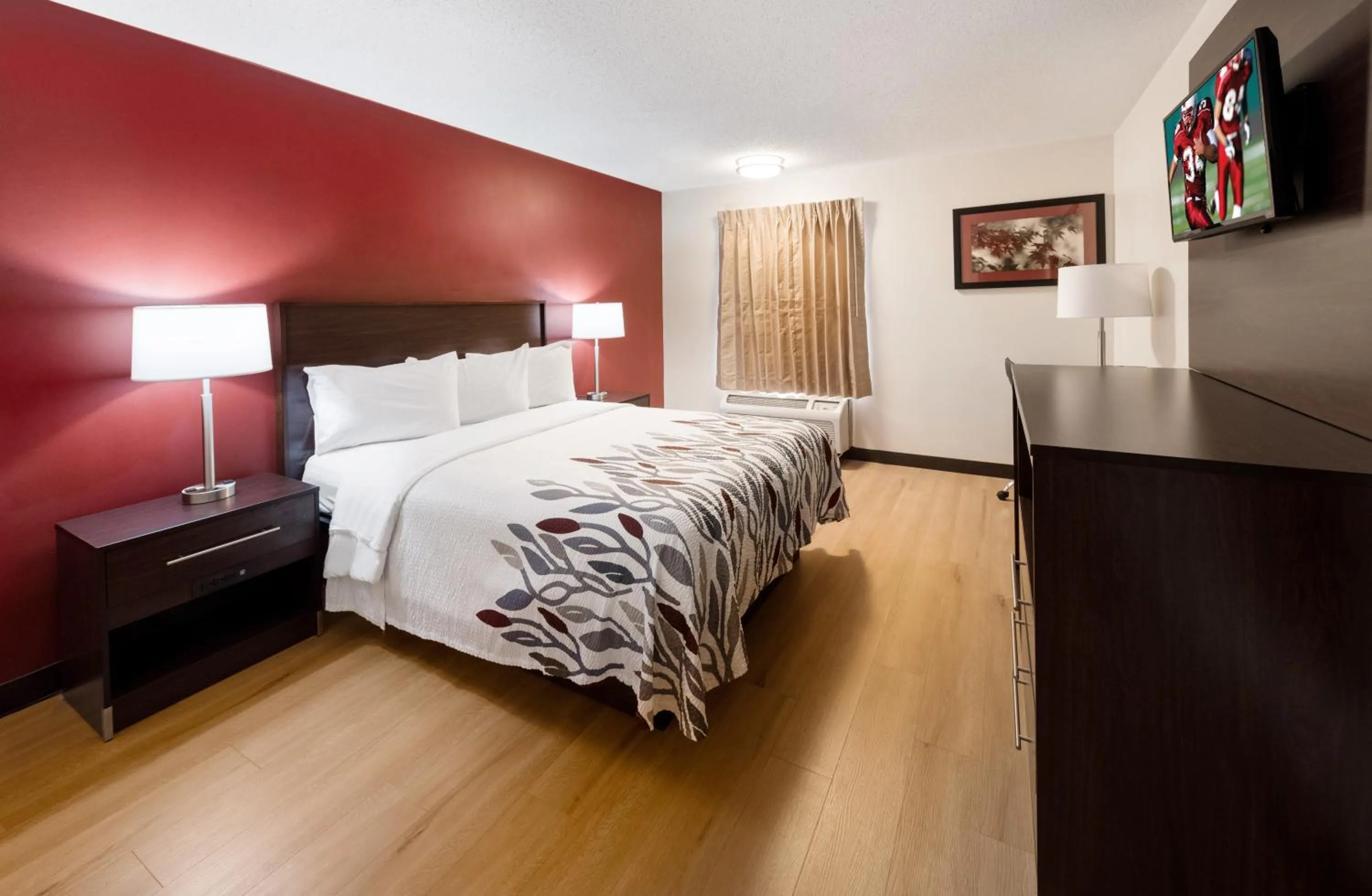 Superior King Room Non-Smoking in Red Roof Inn Fort Wayne