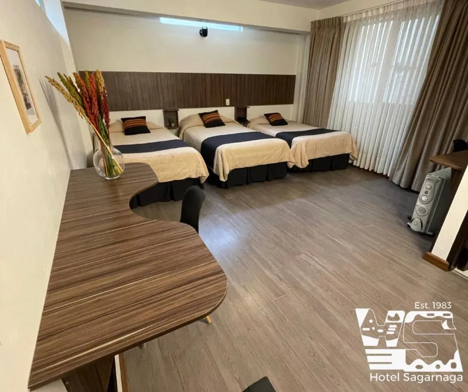 Deluxe Triple Room in Hotel Sagarnaga