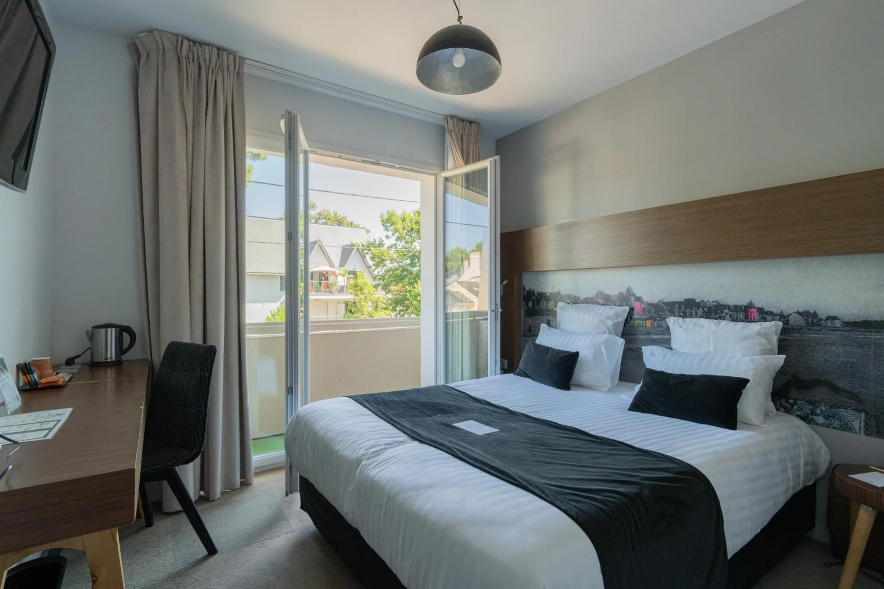 Queen Room with Balcony in Best Western Hôtel Garden and Spa