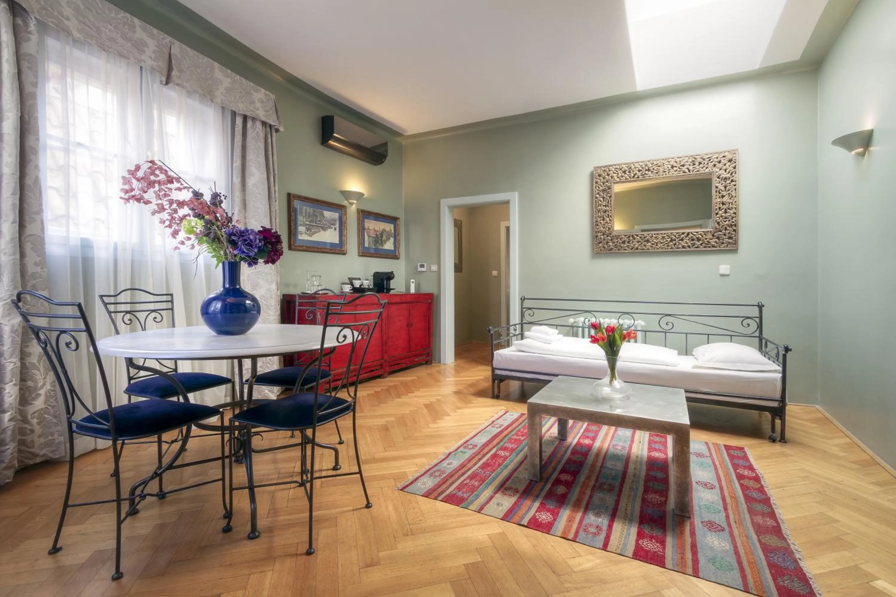 Executive Suite in Black Star Suites