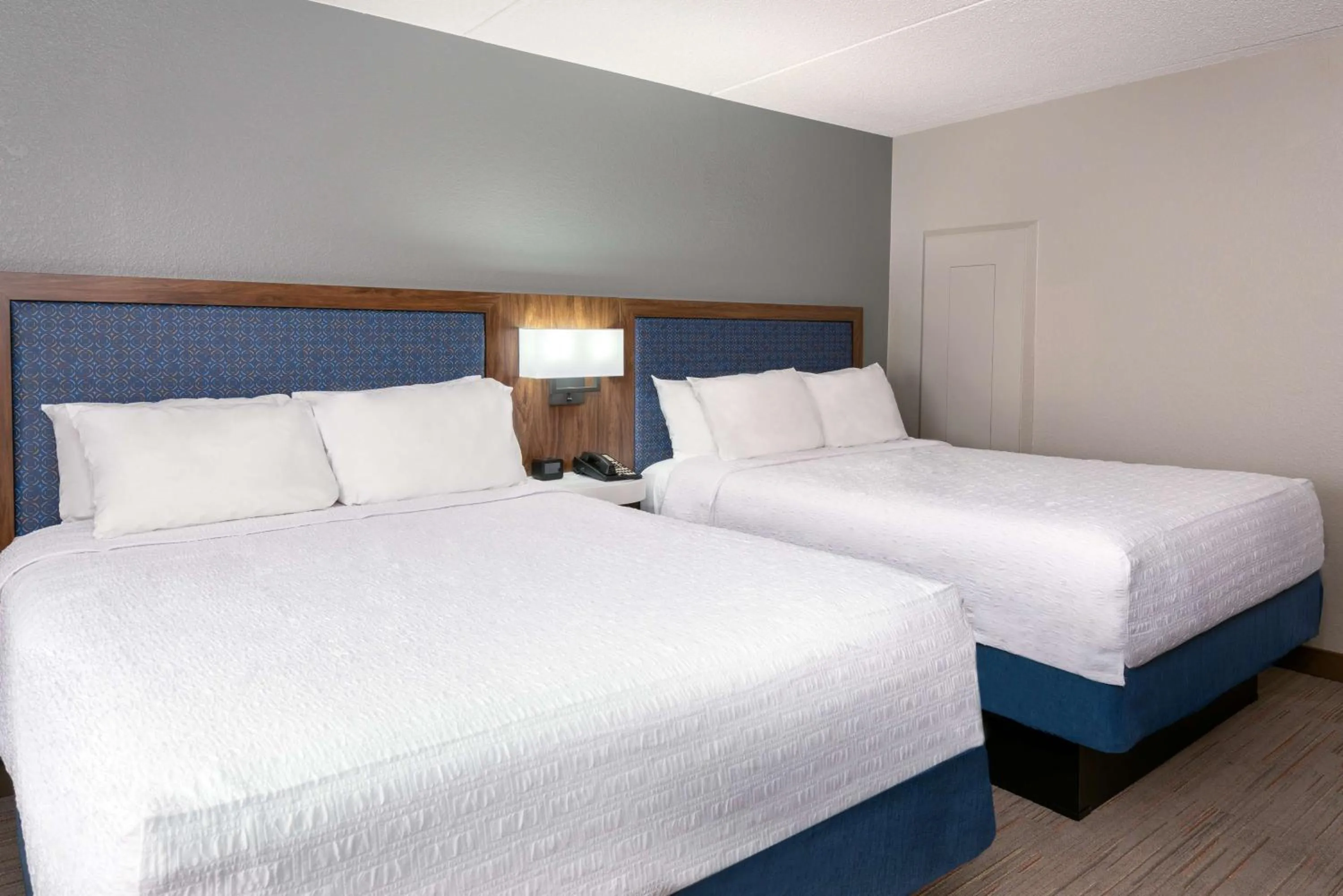 Queen Room with Two Queen Beds - Hearing Access/Non-Smoking in Hampton Inn & Suites Charlottesville at the University