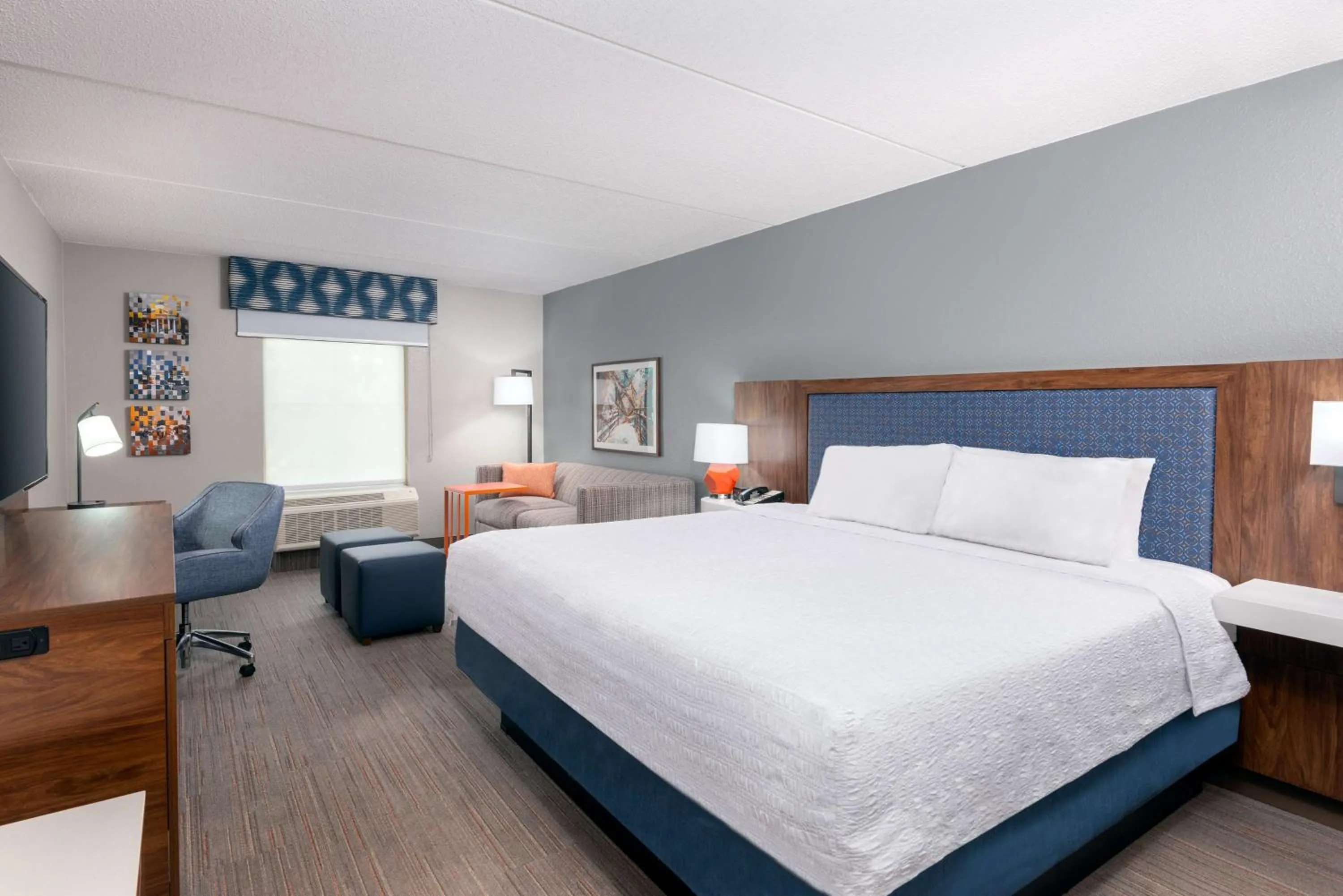 King Room with Sofa Bed and Study - Non-Smoking in Hampton Inn & Suites Charlottesville at the University