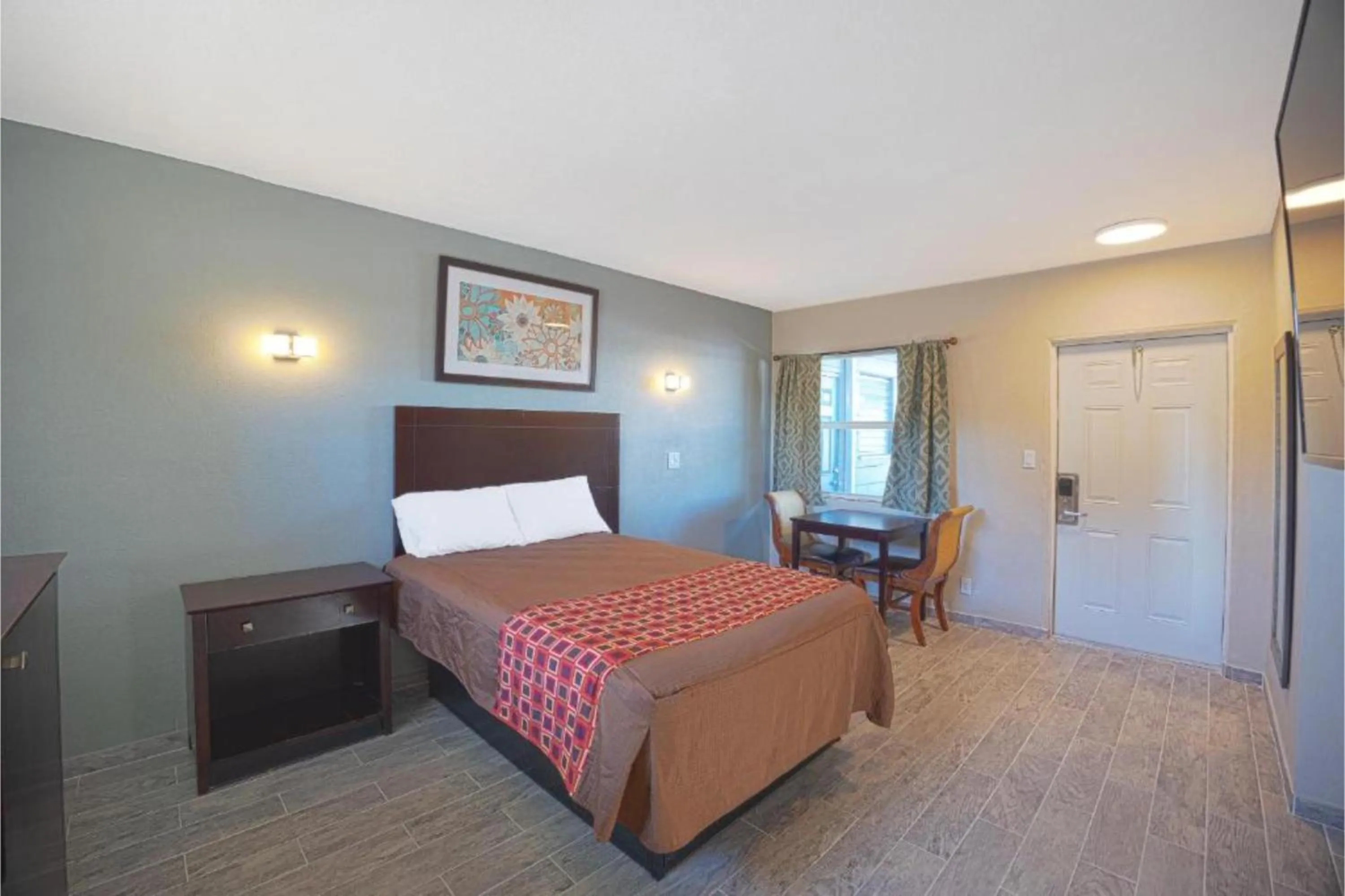 King Bed Accessible Non-Smoking in Sunrise Inn by OYO Titusville FL