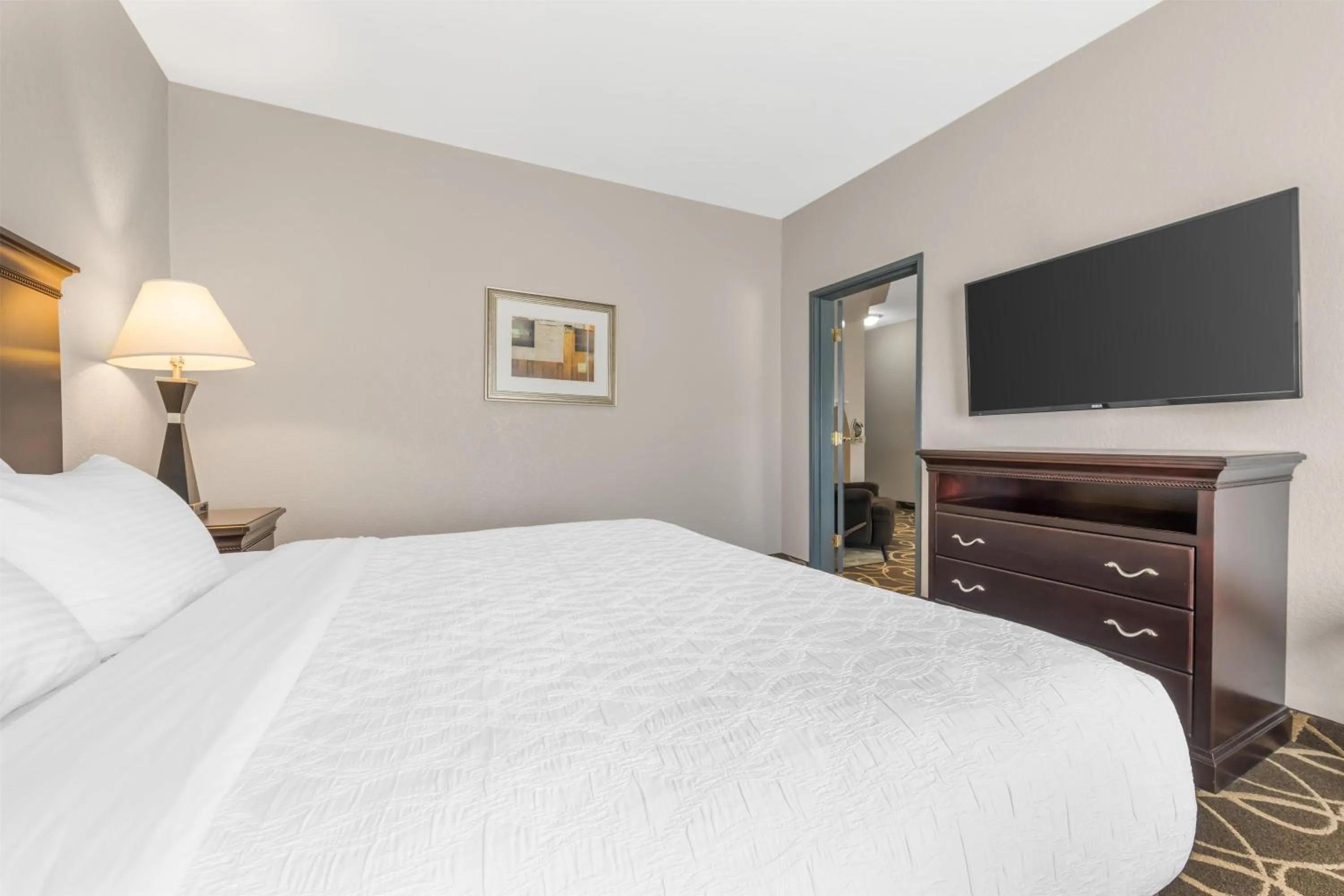 King Suite - Non-Smoking in Best Western Plus Eau Claire Conference Center